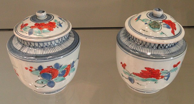 640Px-Pair Of Jars With Floral Designs, C. 1660-1680, Arita, Hard-Paste Porcelain With Underglaze Blue And Overglaze Enamels - Gardiner Museum, Toronto - Dsc00447