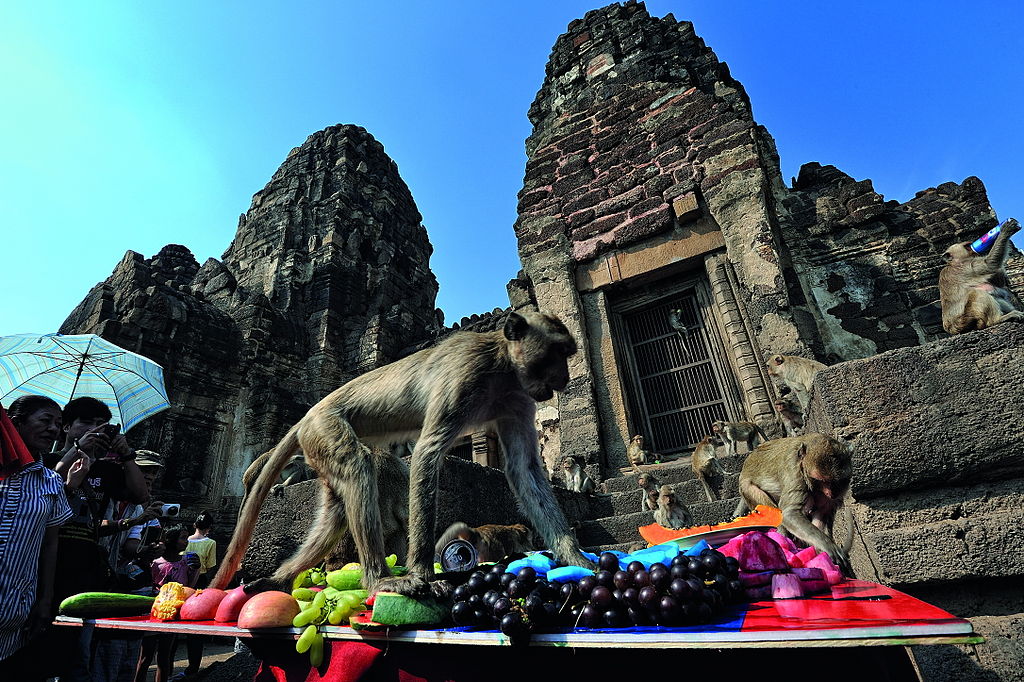 1024Px-Lopburi Prang Sam Yot 2