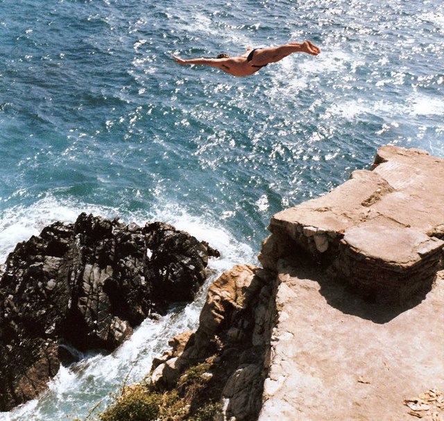 640Px-Rick Charls- Acapulco Cliff Dive