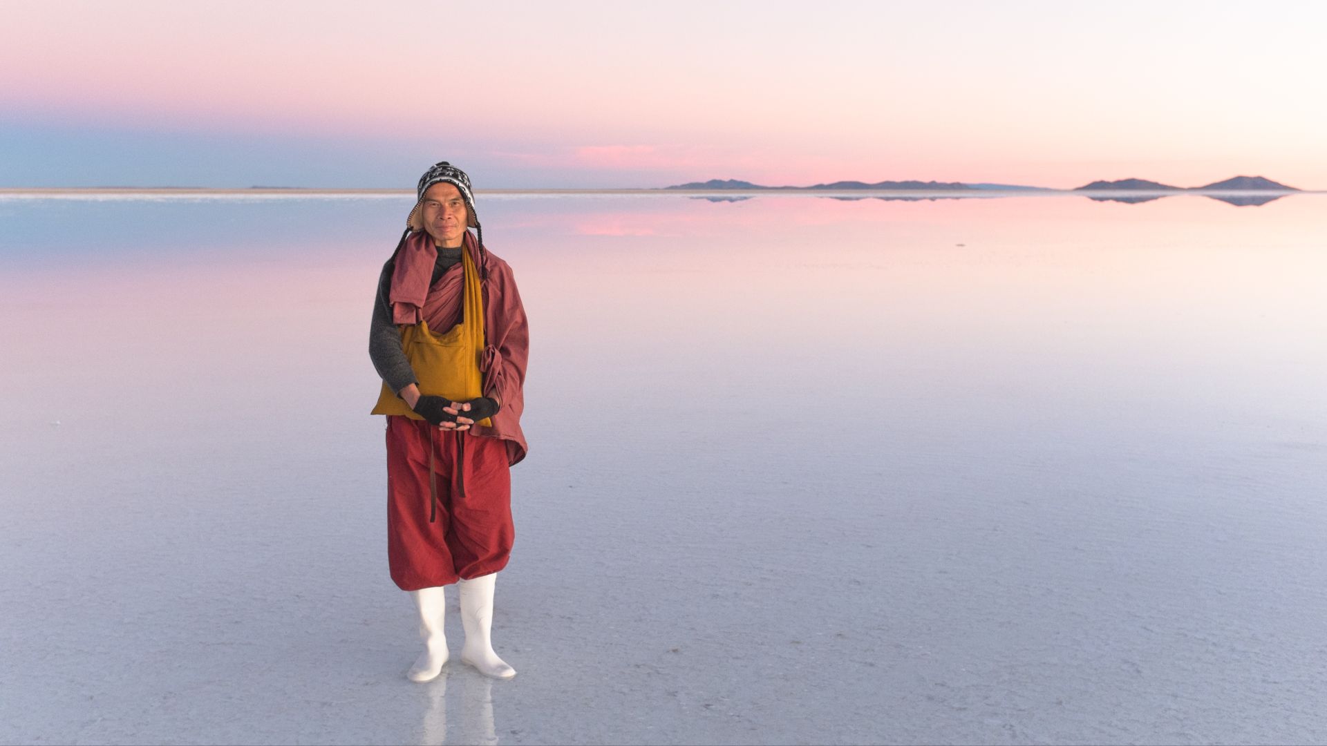 File:Taiwanese Monk at the Salar of Uyuni, Bolivia.jpg