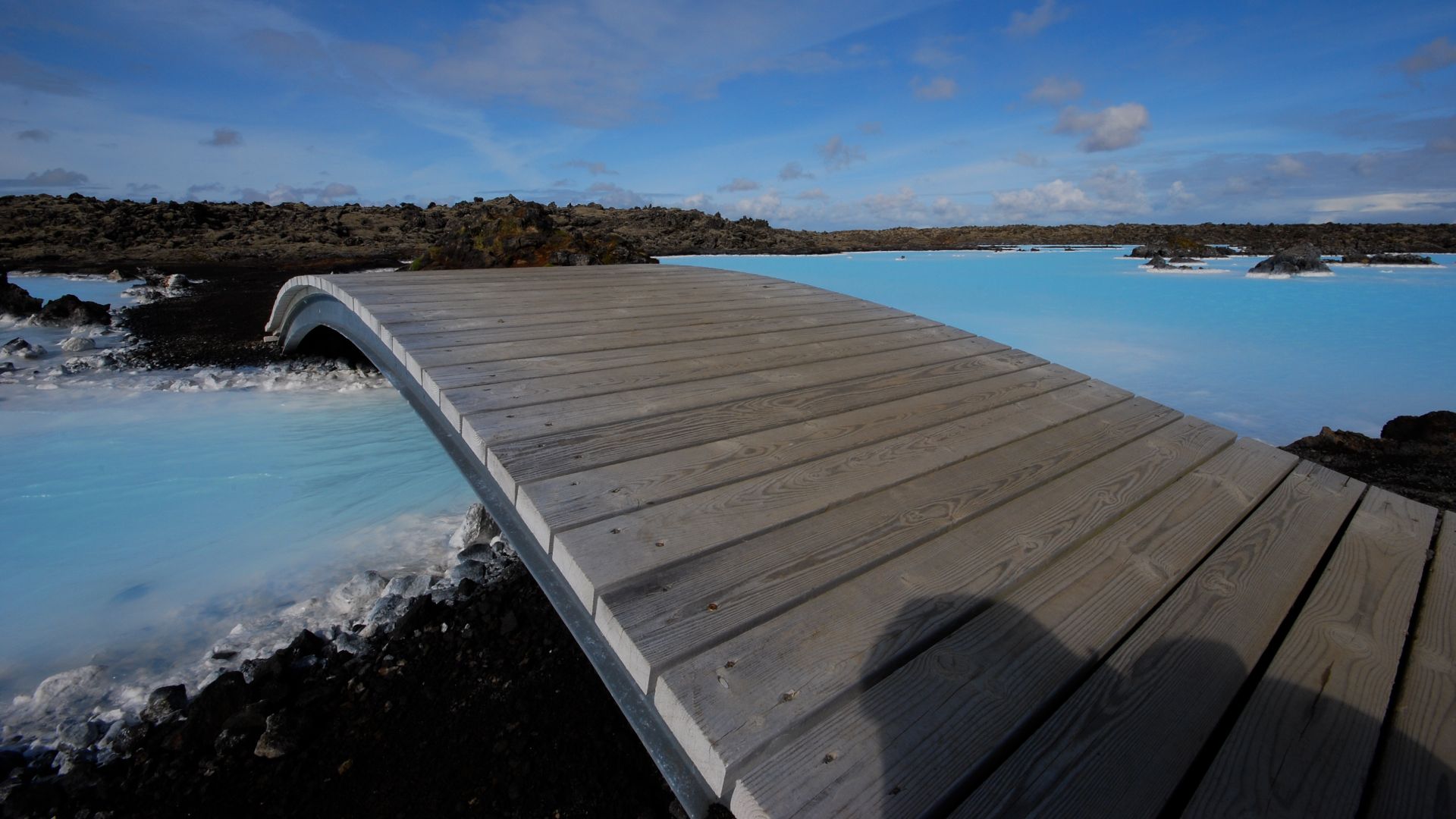 File:Bridge at Blue Lagoon.jpg