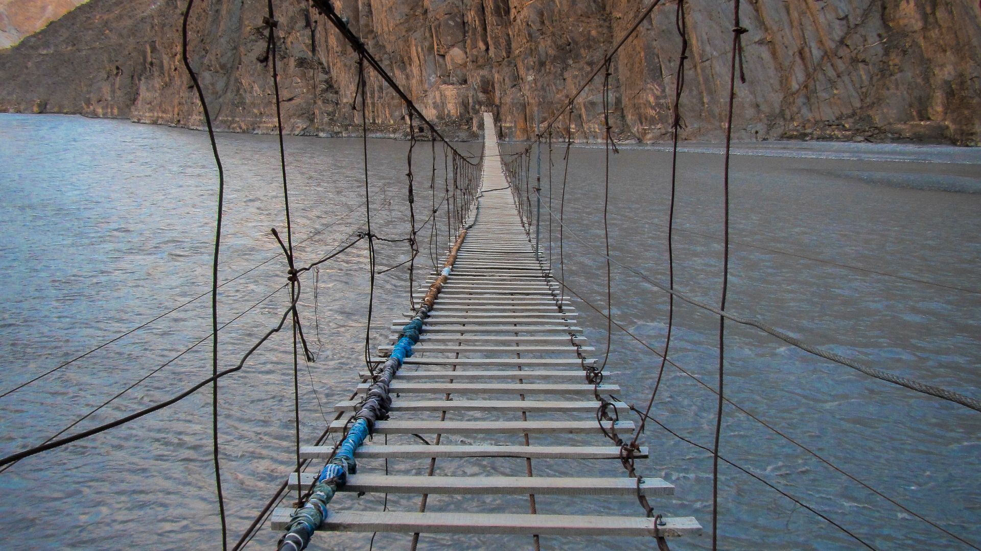 File:Hussaini Suspension Bridge.jpg