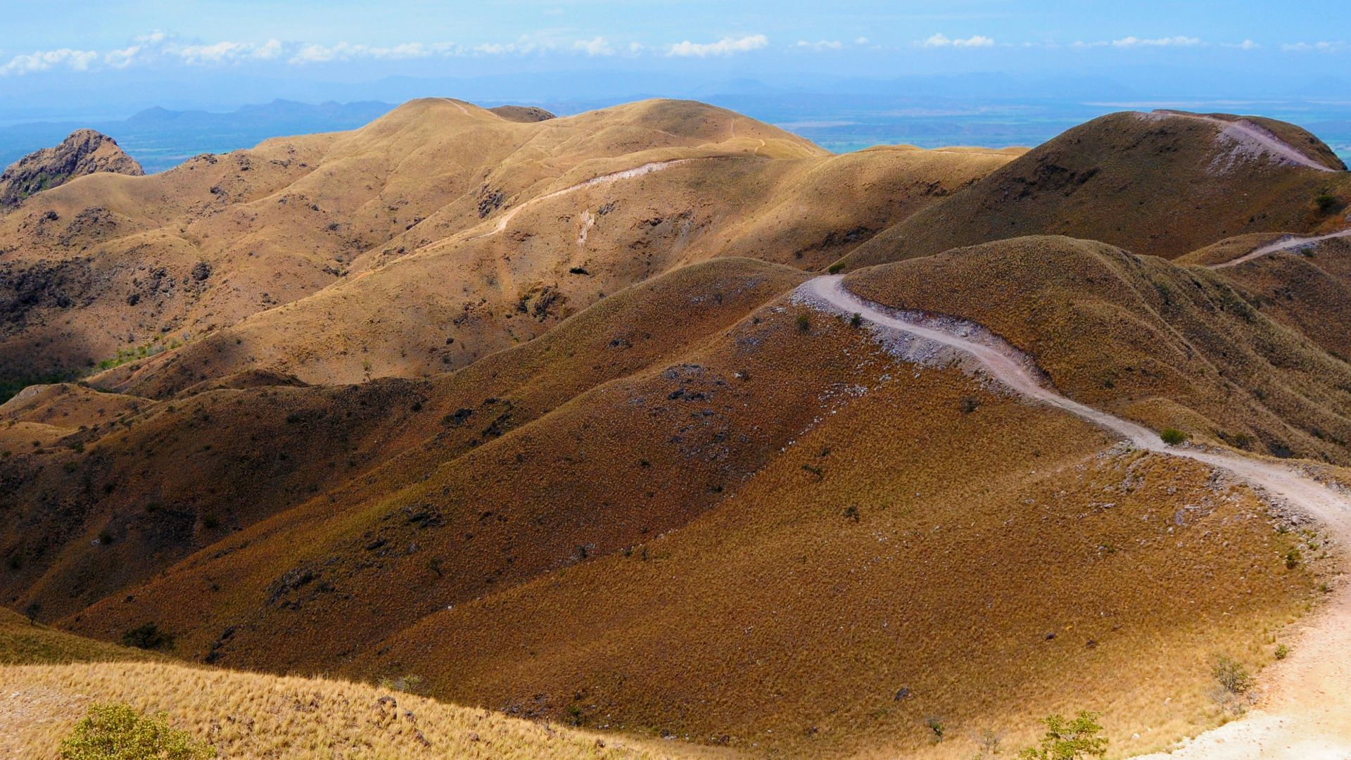 mountains under blue sky and white clouds
