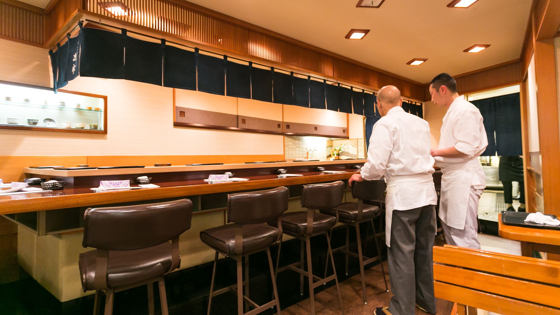 File:Inside Sukiyabashi Jiro (11557082593).jpg