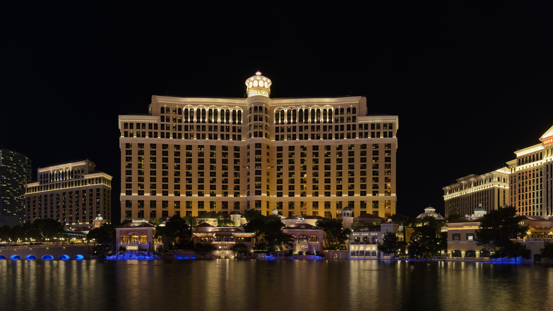 File:Bellagio Las Vegas December 2013 panorama.jpg