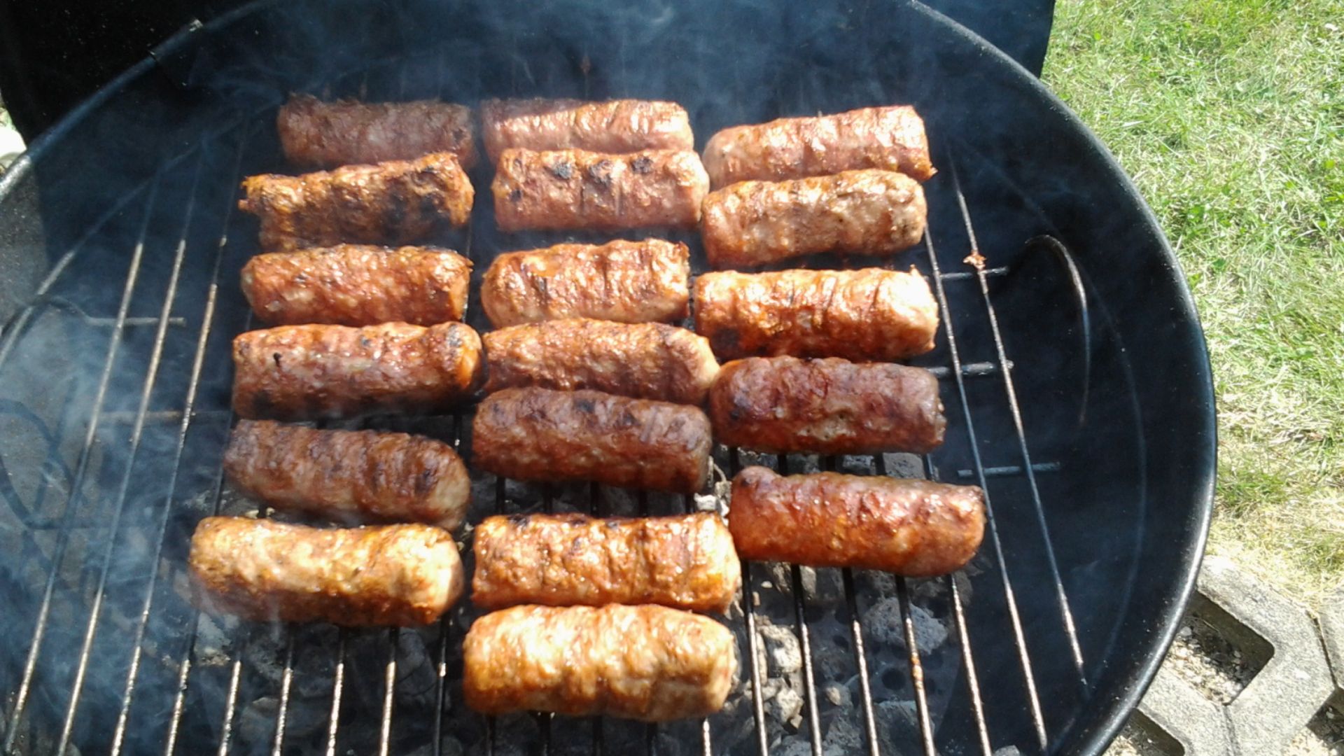 File:Mititei aufm Grill.jpg