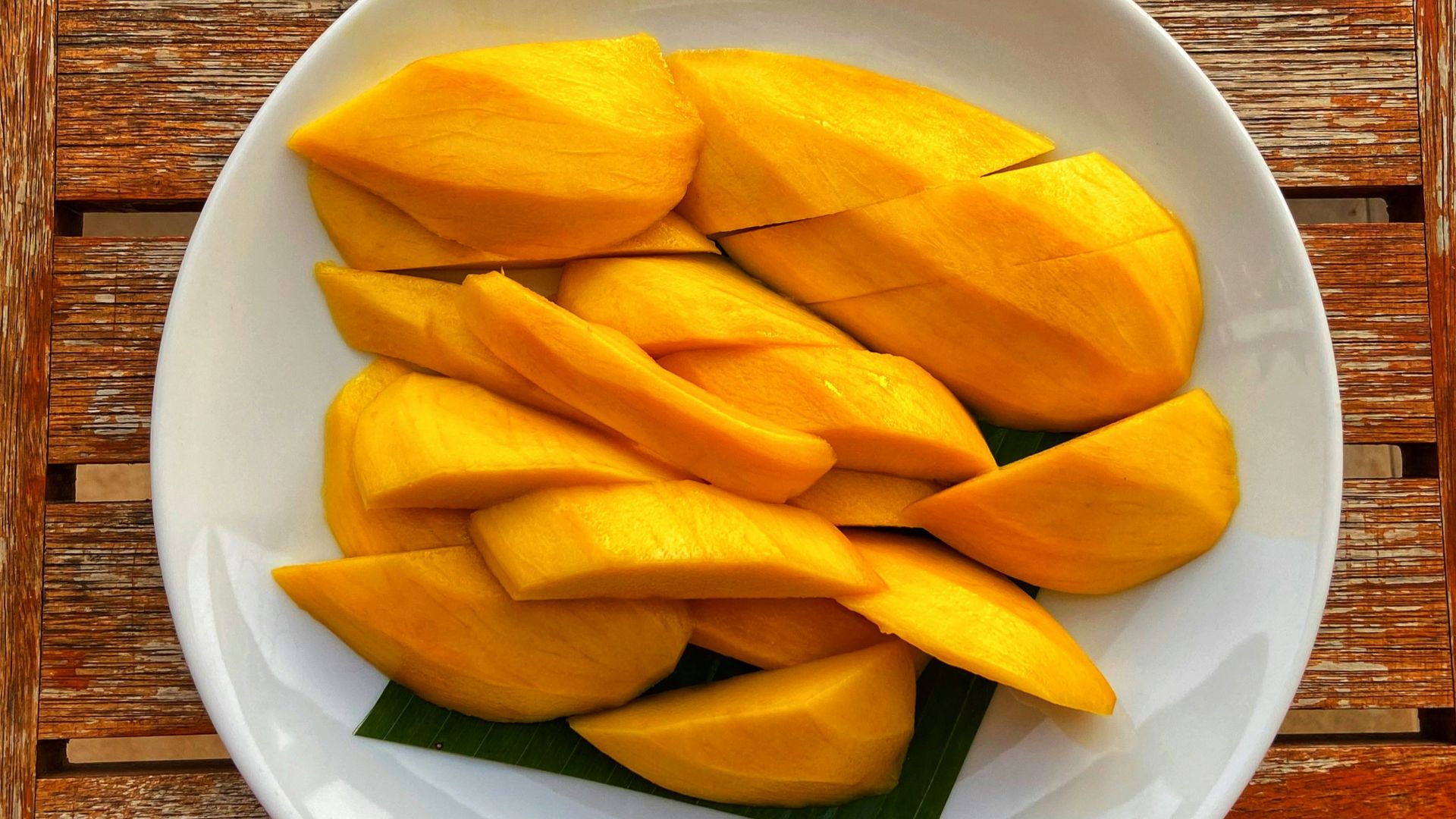 sliced fruit on white ceramic bowl