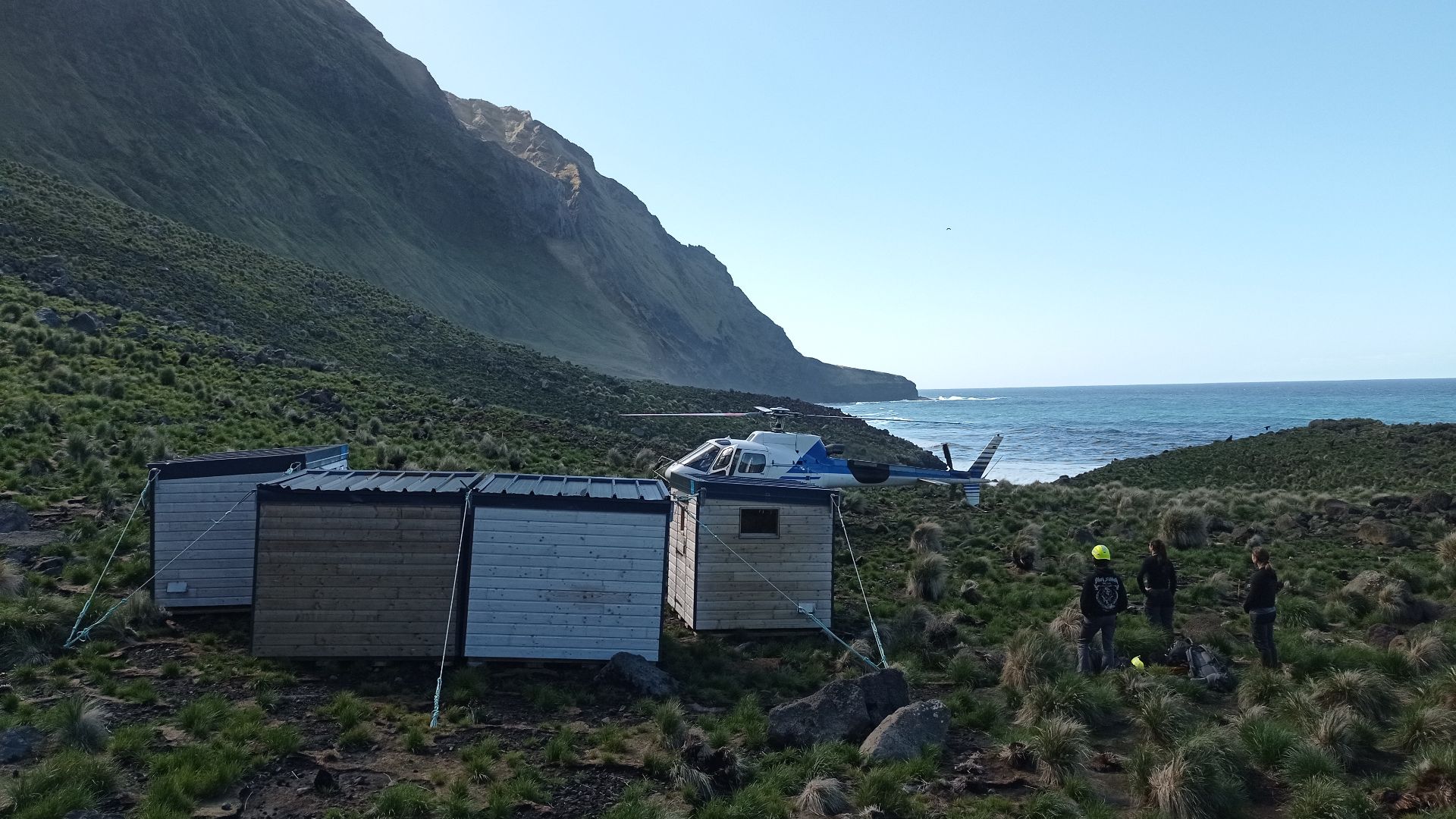 File:2021-11 Amsterdam Island - Resupply operations 45.jpg