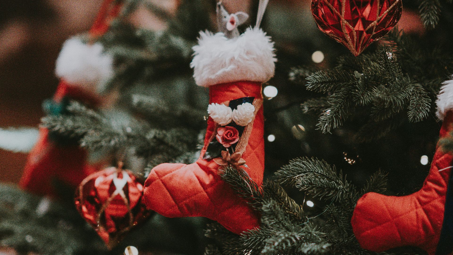 pre-lit Christmas tree with assorted Christmas tree ornaments