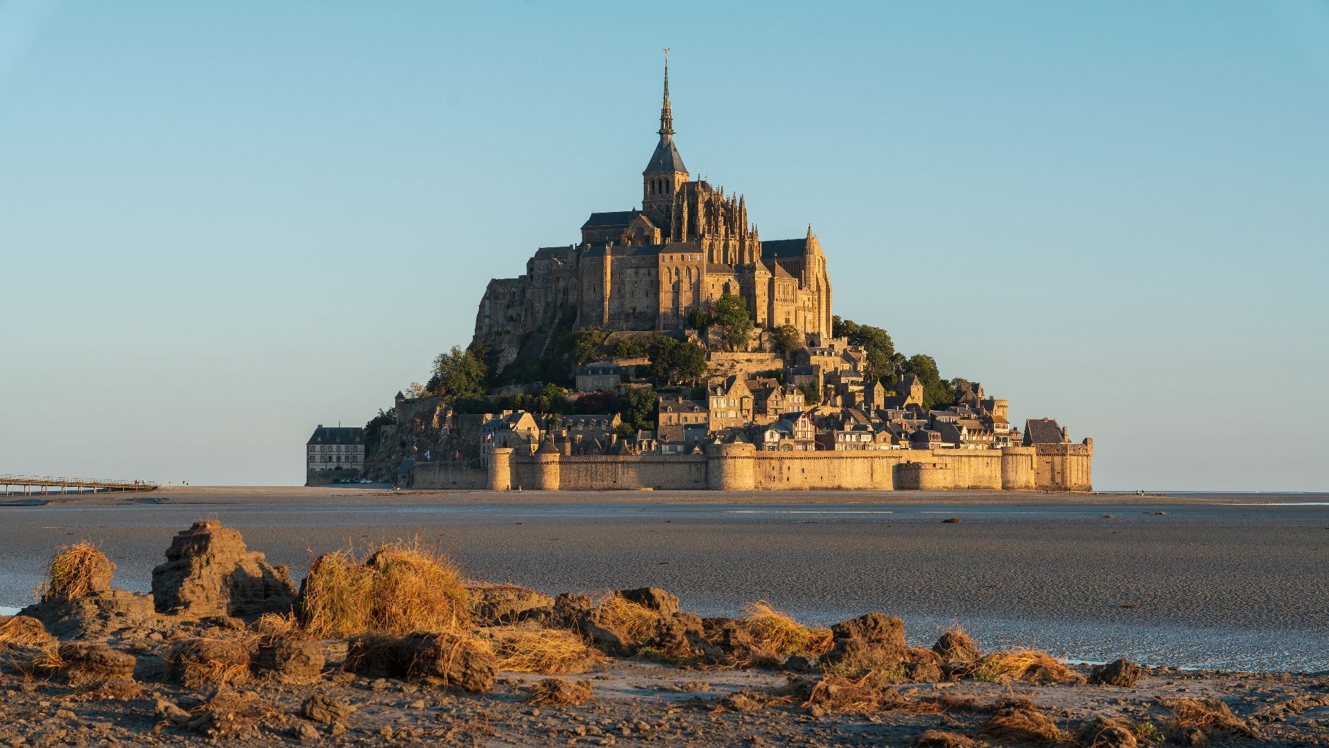 File:Mont St Michel in the morning.jpg