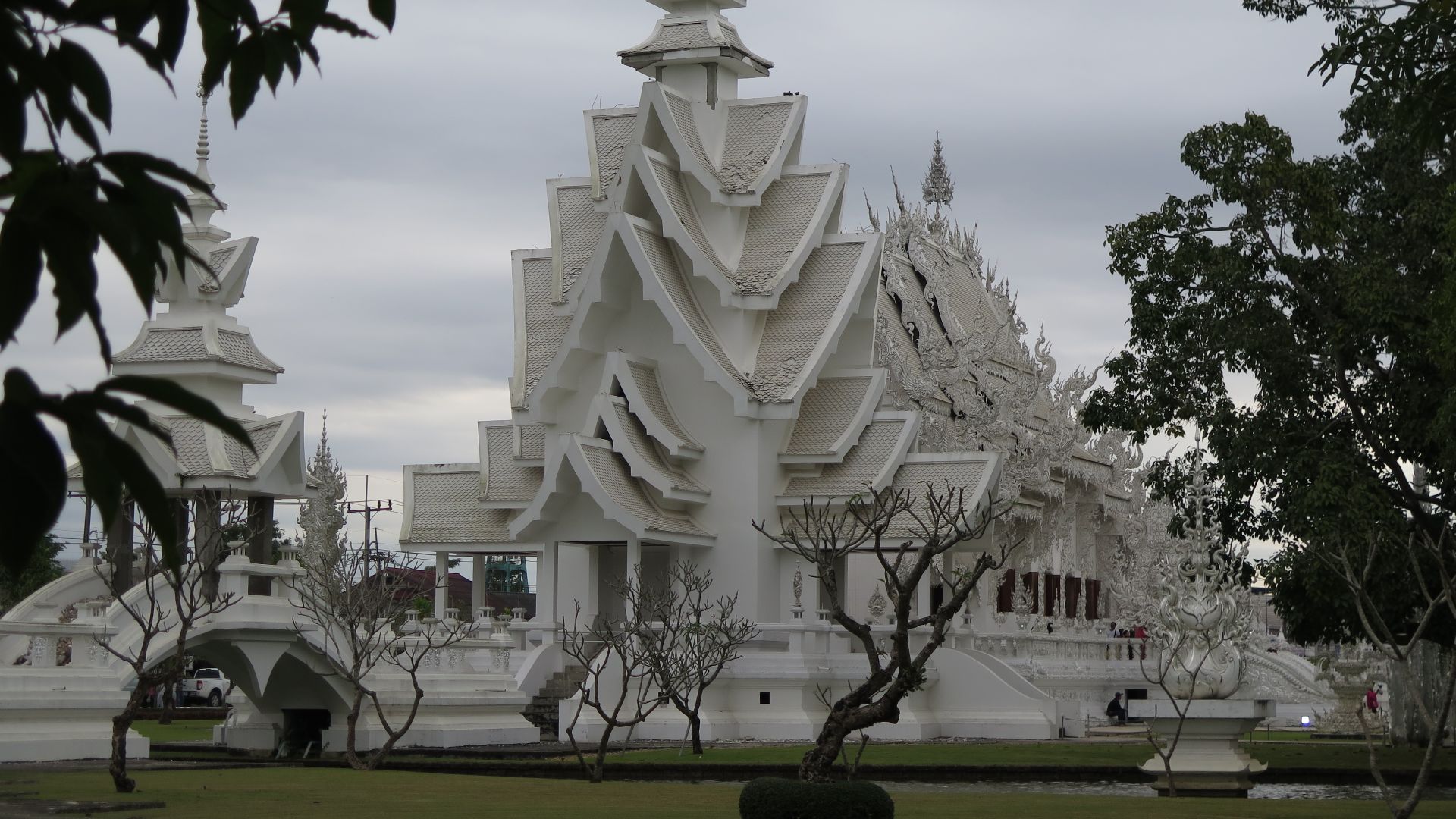 File:Wat Rong Khun 01.jpg