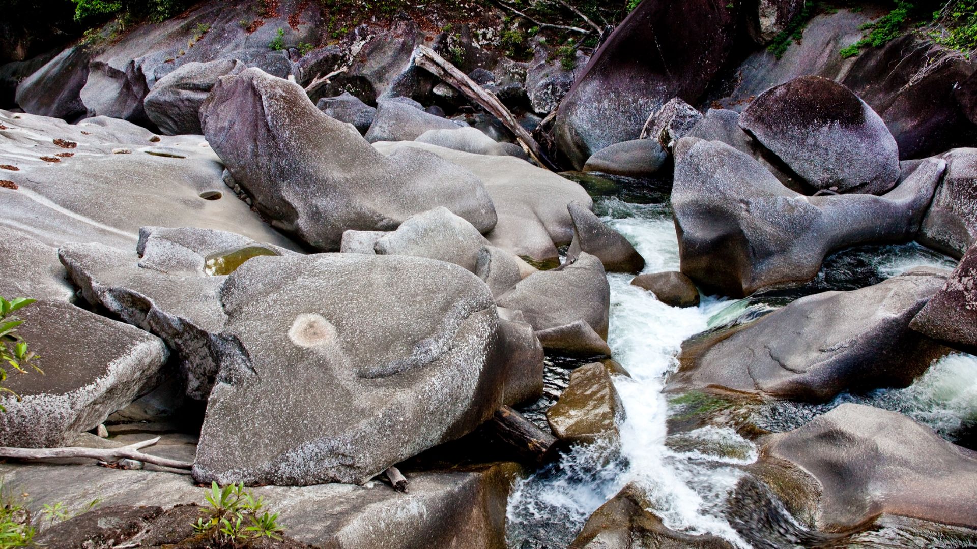 File:Babinda Boulders-03and (4194182415).jpg