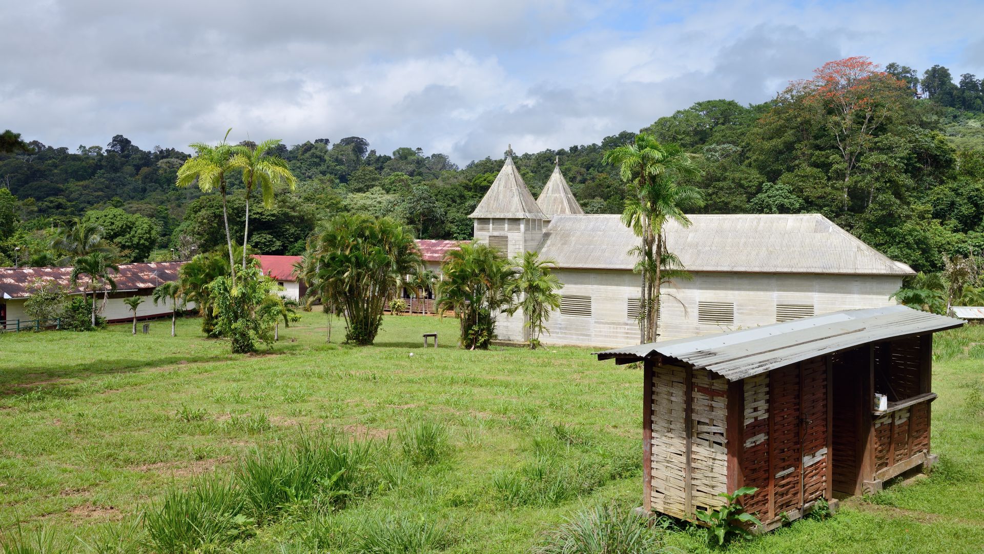 File:French Guiana Saül centre.jpg