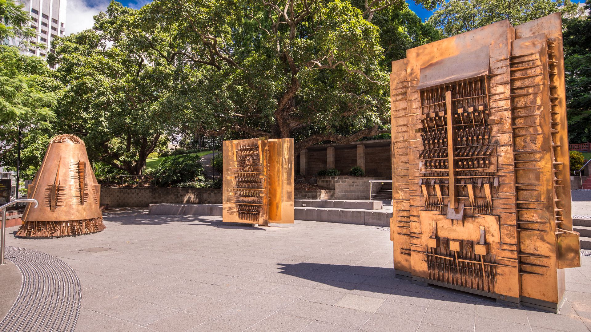 File:'Forme del Mito' by Arnaldo Pomodoro 02.jpg