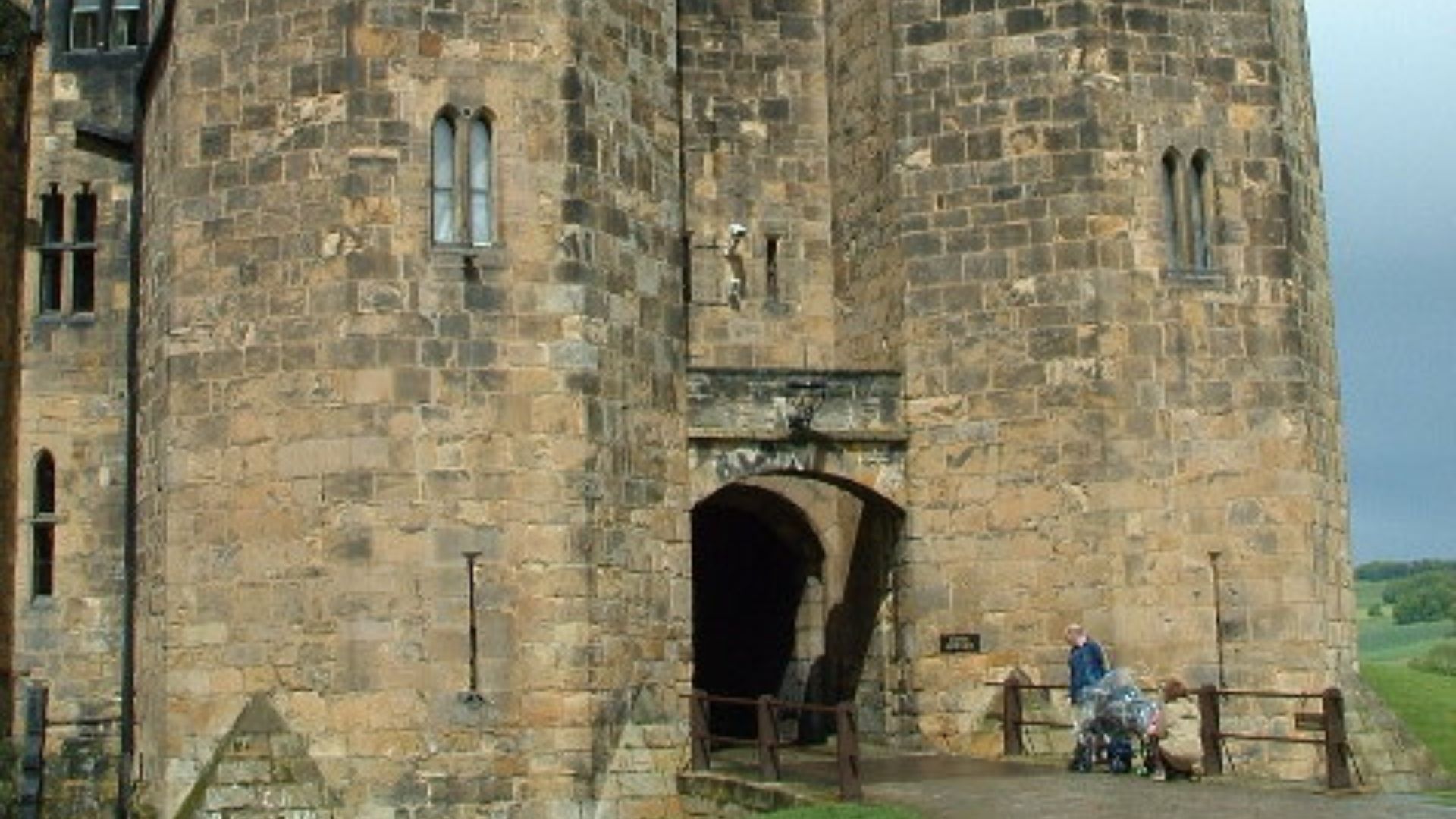 File:Keep of Alnwick Castle 2.jpg