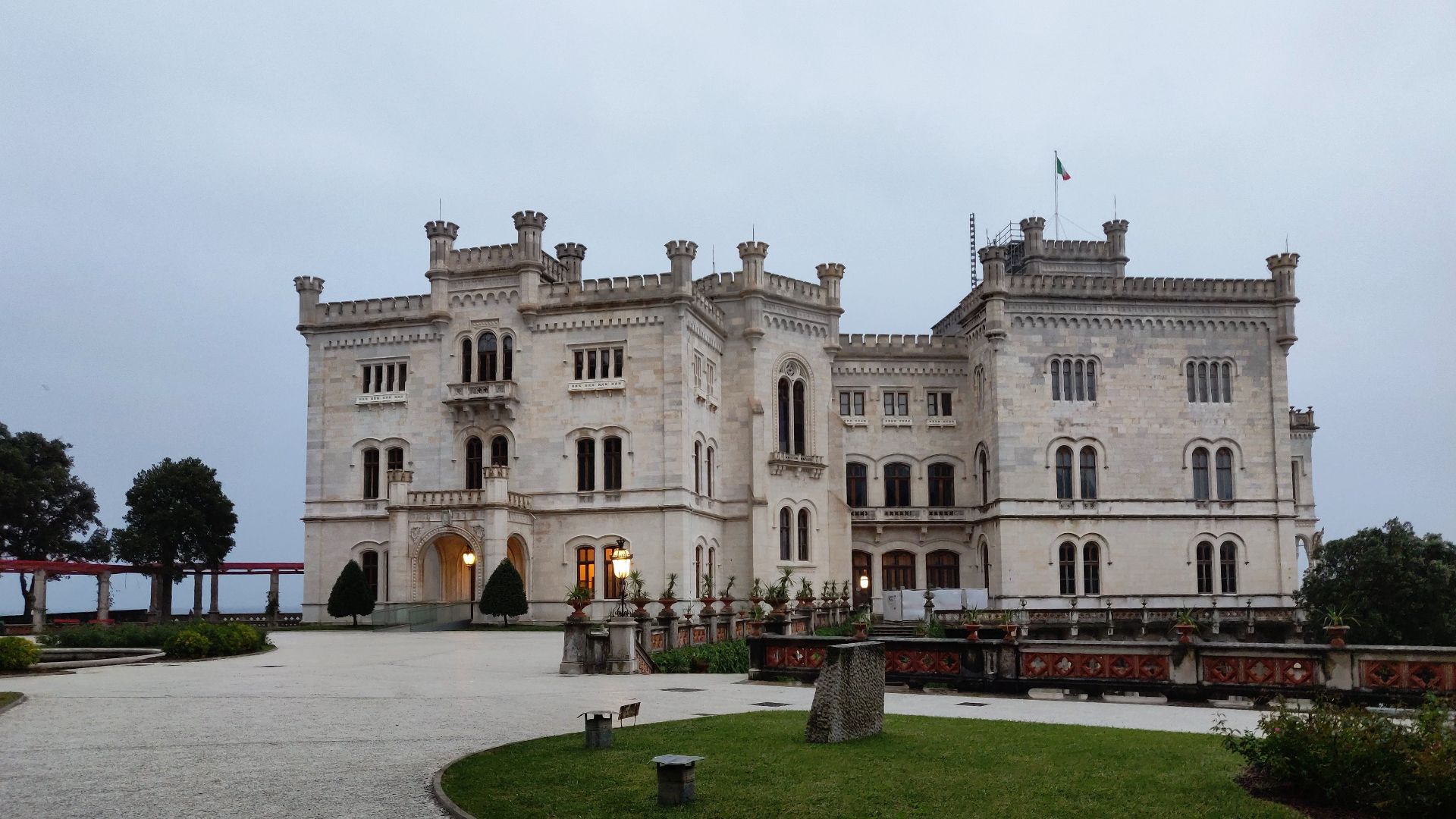 File:Castello di Miramare (Trieste) (7).jpg
