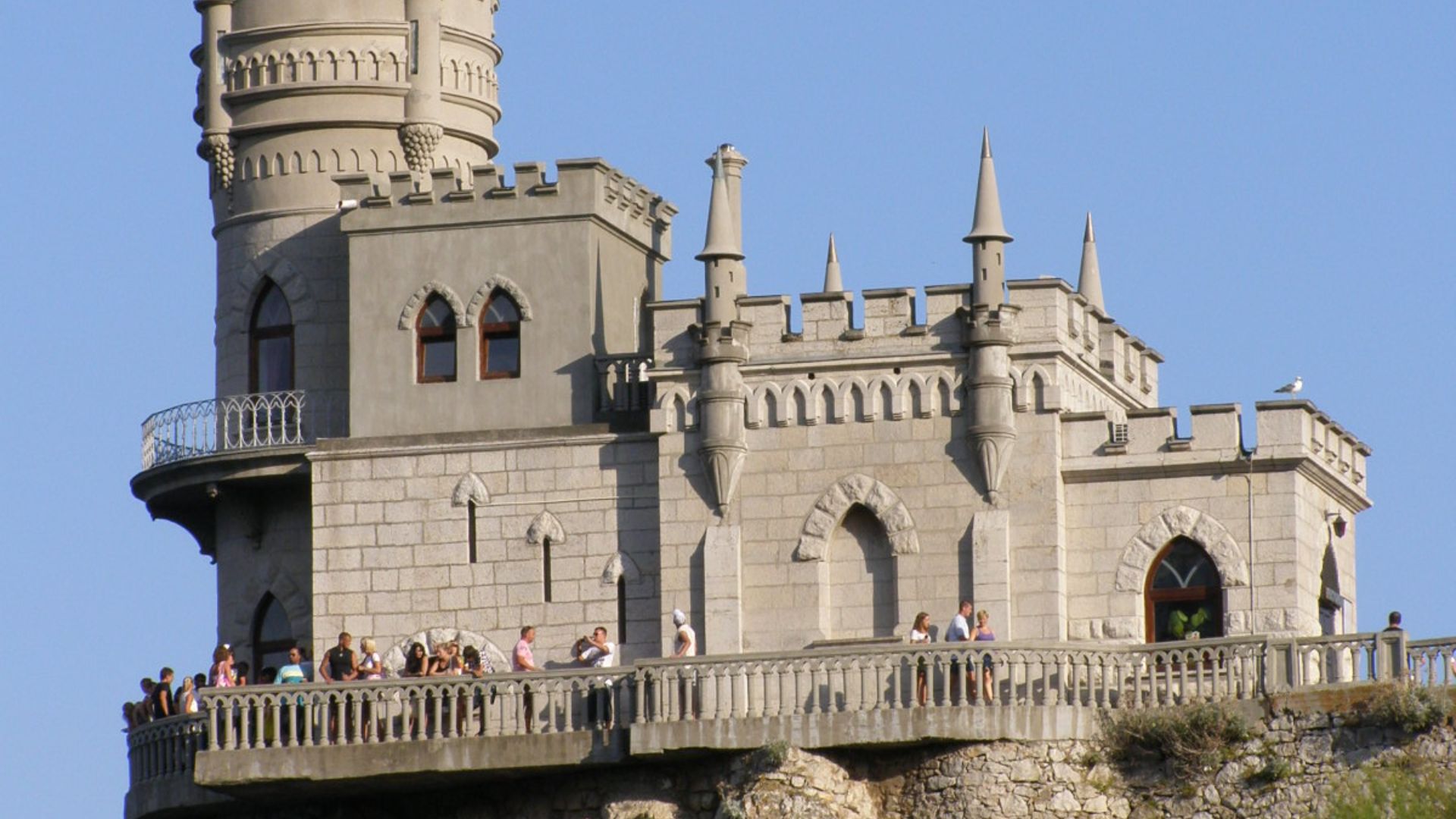 File:The Swallow's Nest 03.JPG