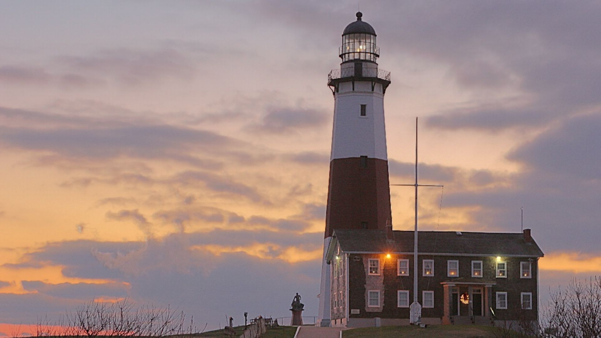 File:Montauk Point Lighthouse.jpg