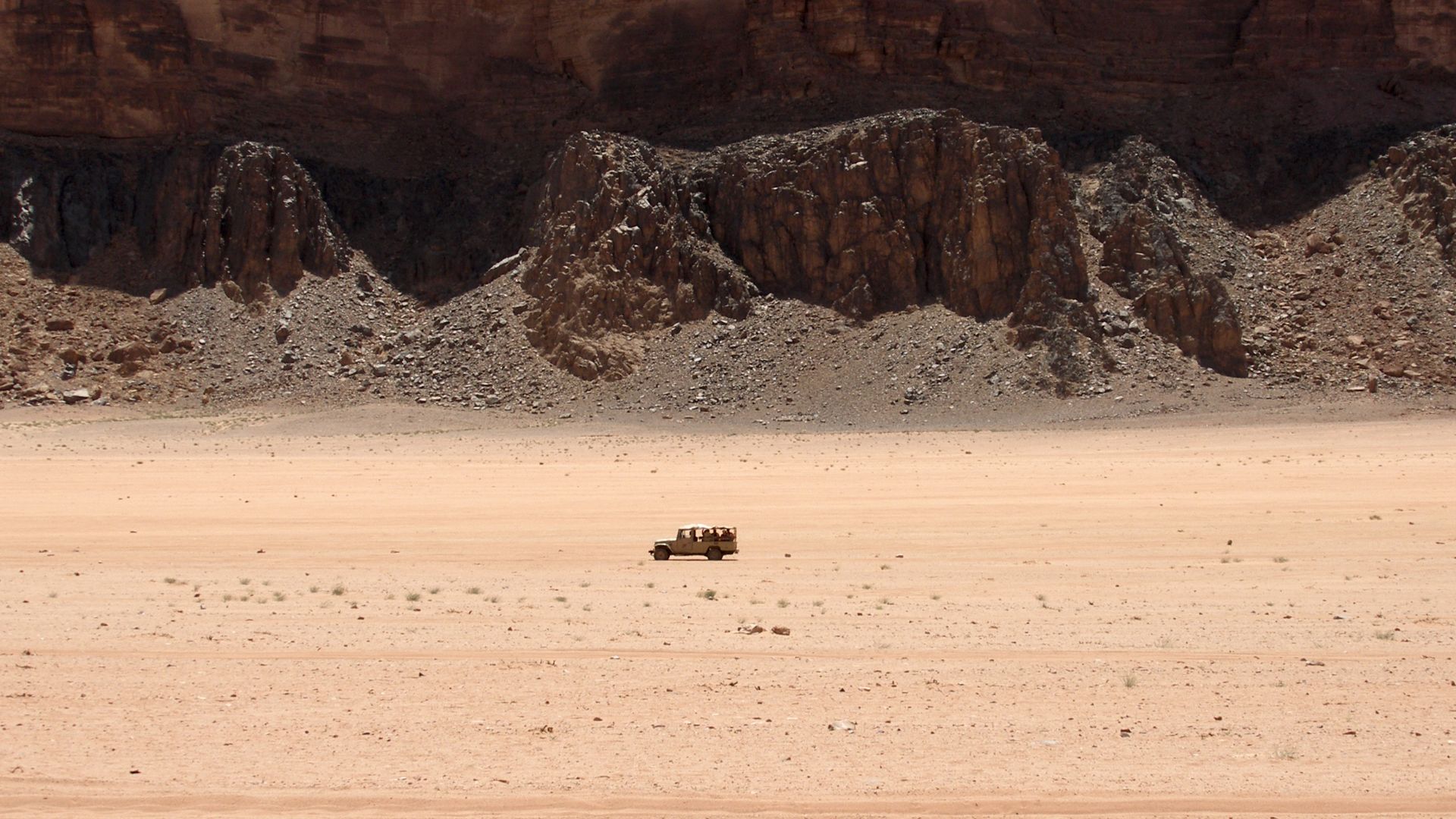 File:Jordan, Wadi Rum Desert, Car.jpg