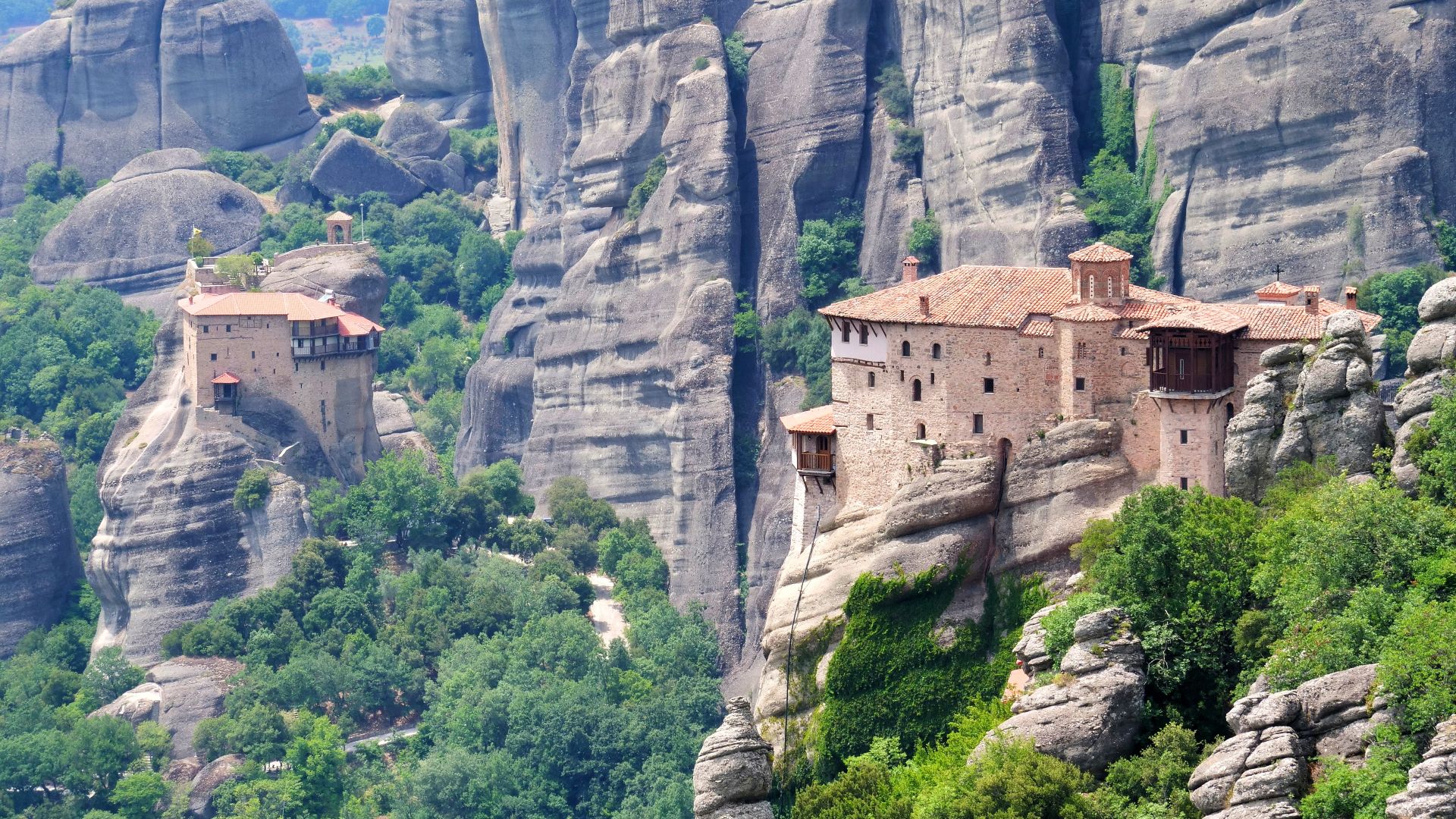 brown house on mountain