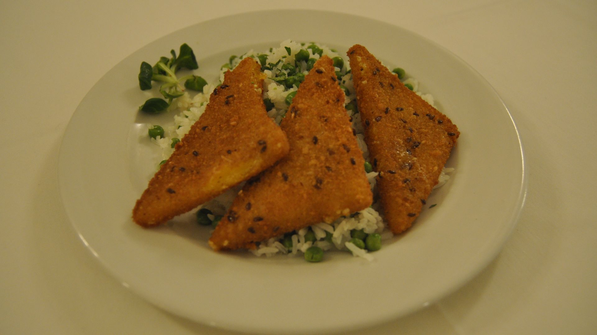 File:Rántott sajt rizibizivel.jpg