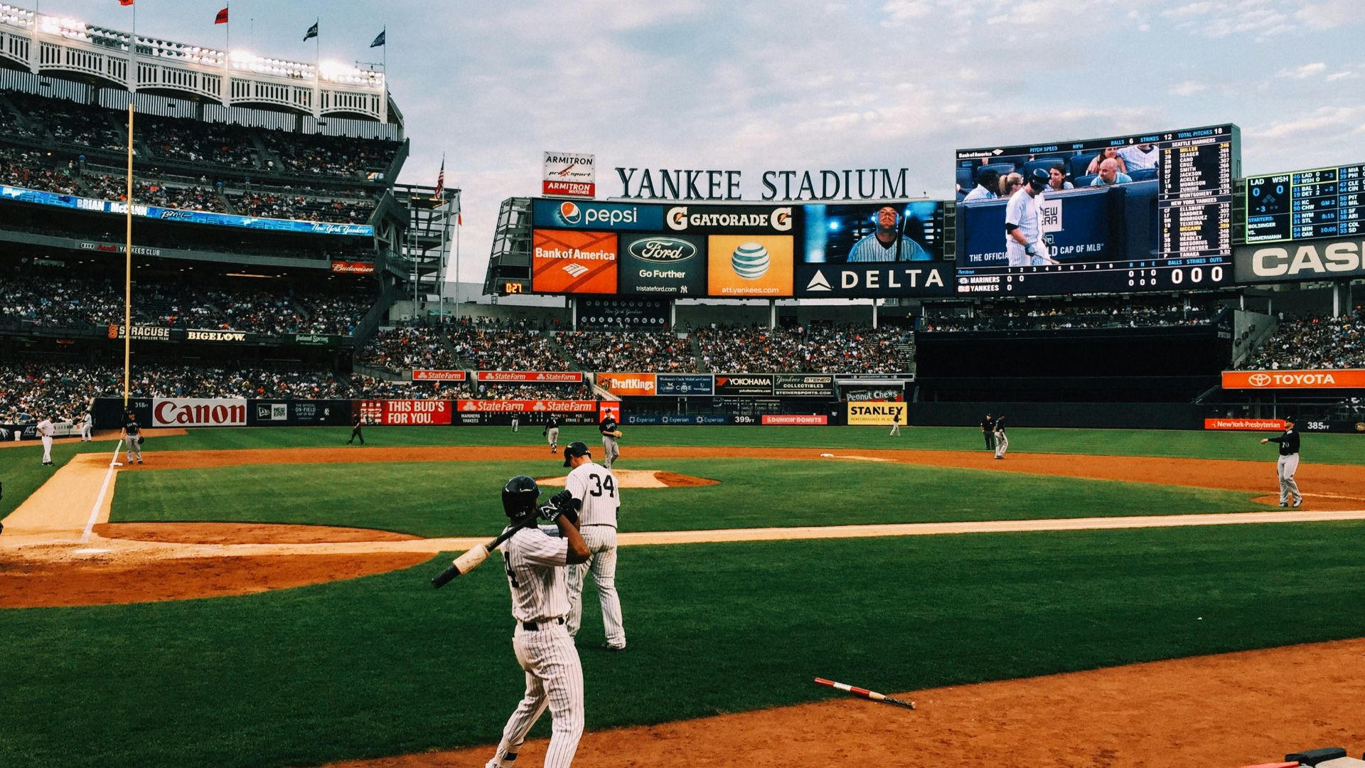baseball players playing on field during daytime