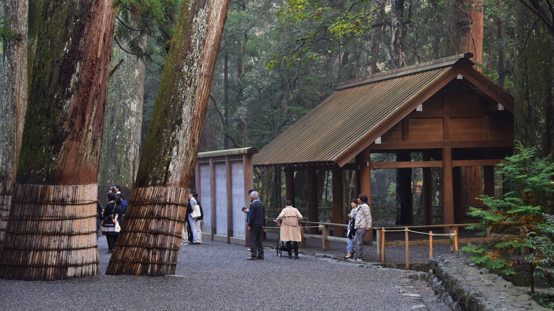 File:Ise Grand Shrine, Mie Prefecture; November 2016 (02).jpg