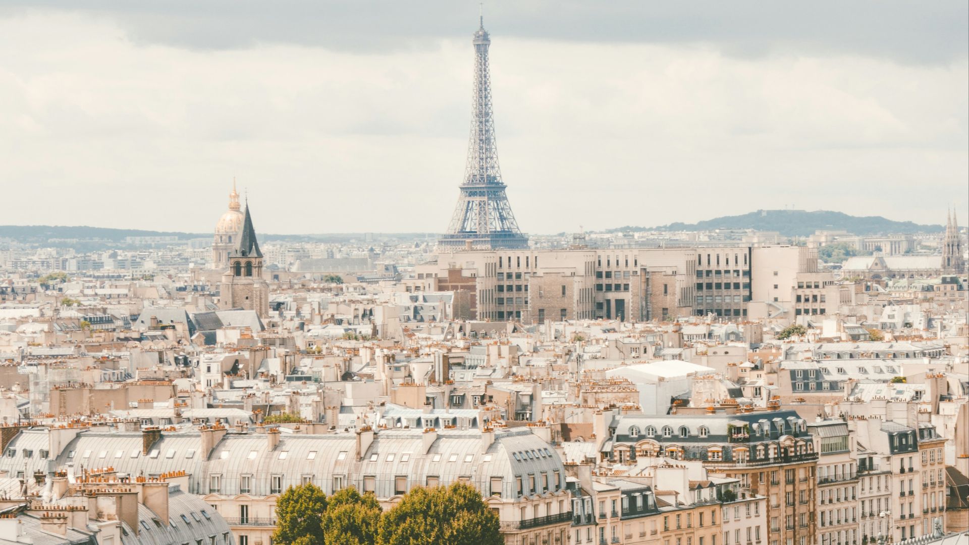 group of people walking near body of water and building under blue sky at daytime