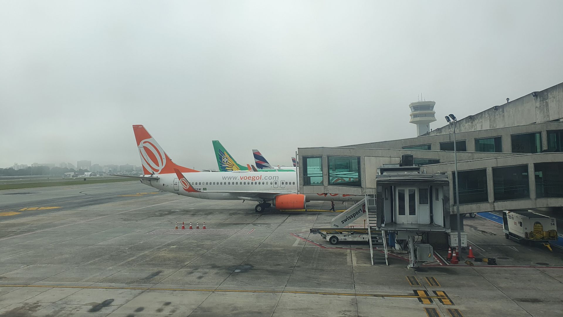 File:Portões de embarque Congonhas.jpg