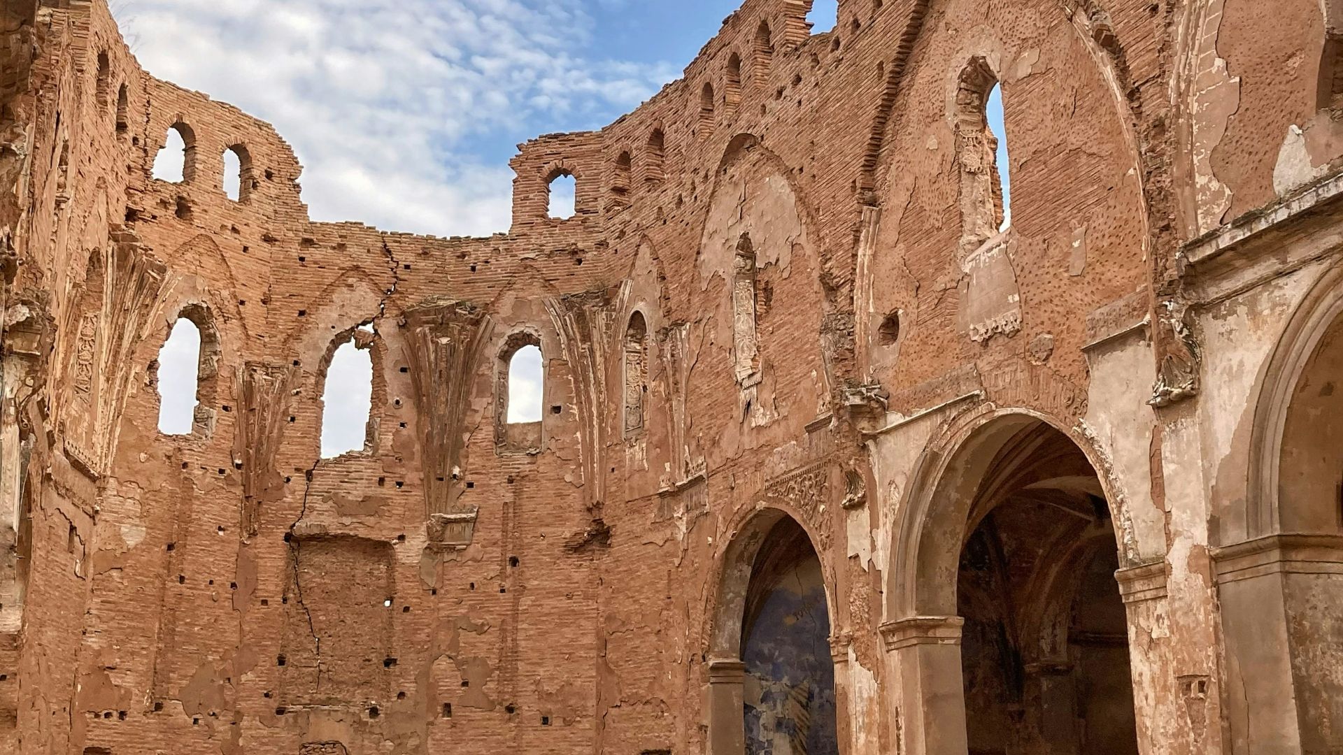 a very old building with a bunch of windows