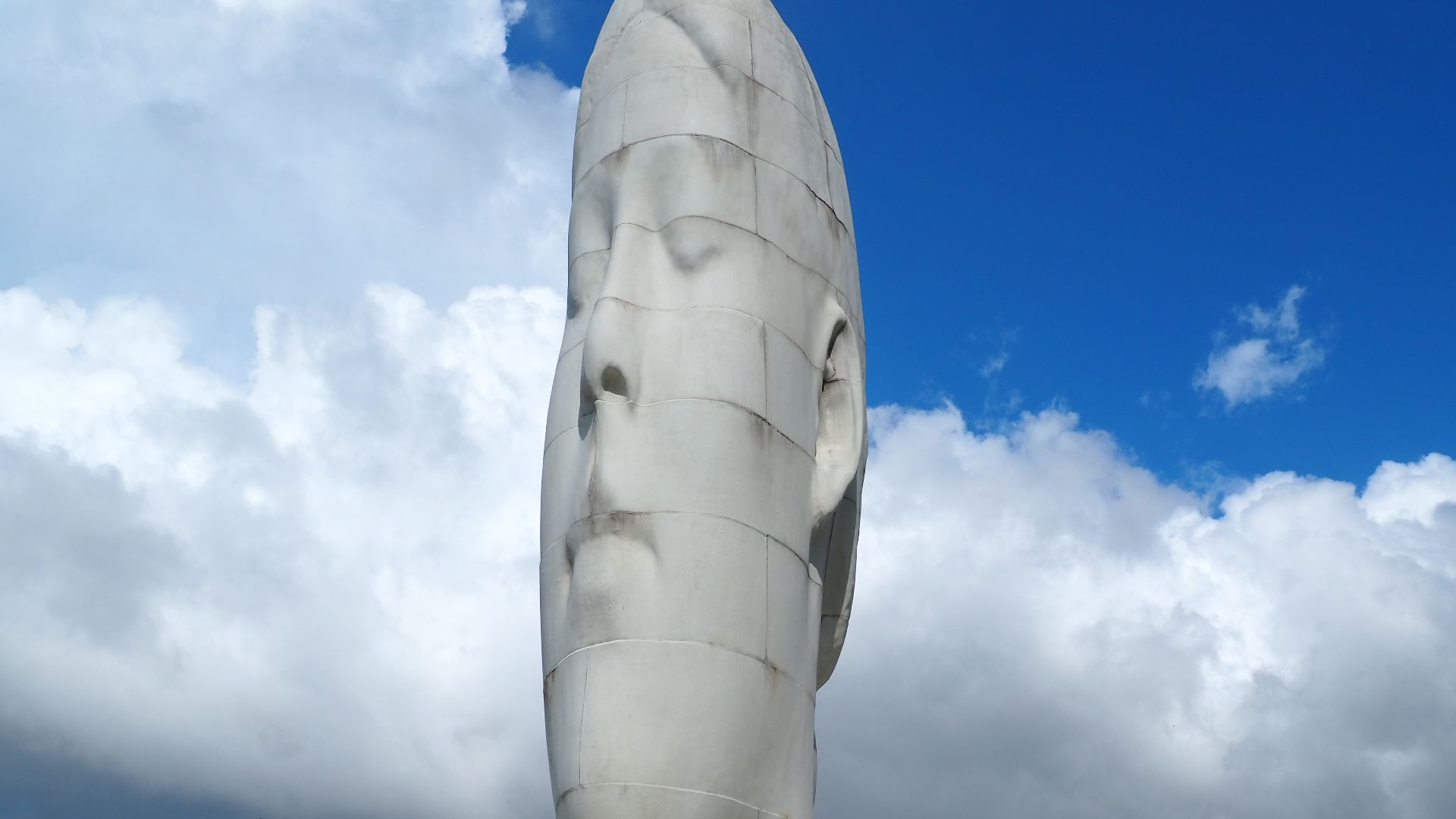 File:Dream (sculpture) by Jaume Plensa in Sutton St Helens St.Helens Merseyside P8010033 (48904787656).jpg
