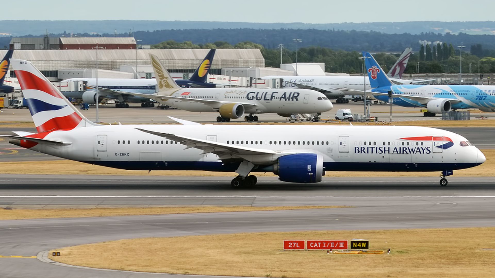 File:British Airways, G-ZBKC, Boeing 787-9 Dreamliner (42595956810).jpg