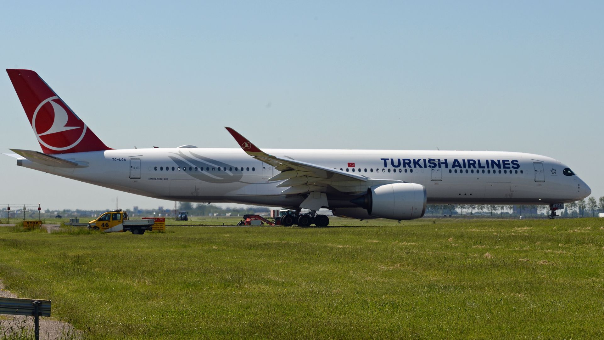 File:TC-LGA Airbus A350-900 Turkish Airlines (cropped).jpg
