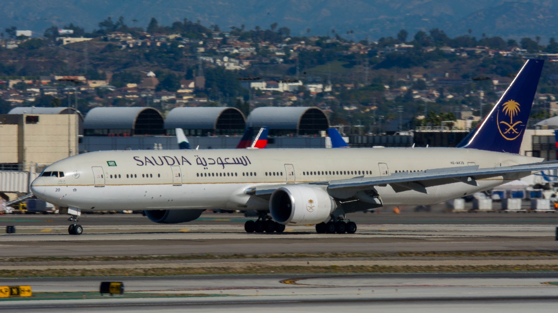 File:Saudia Boeing 777 at LAX (22946903971).jpg
