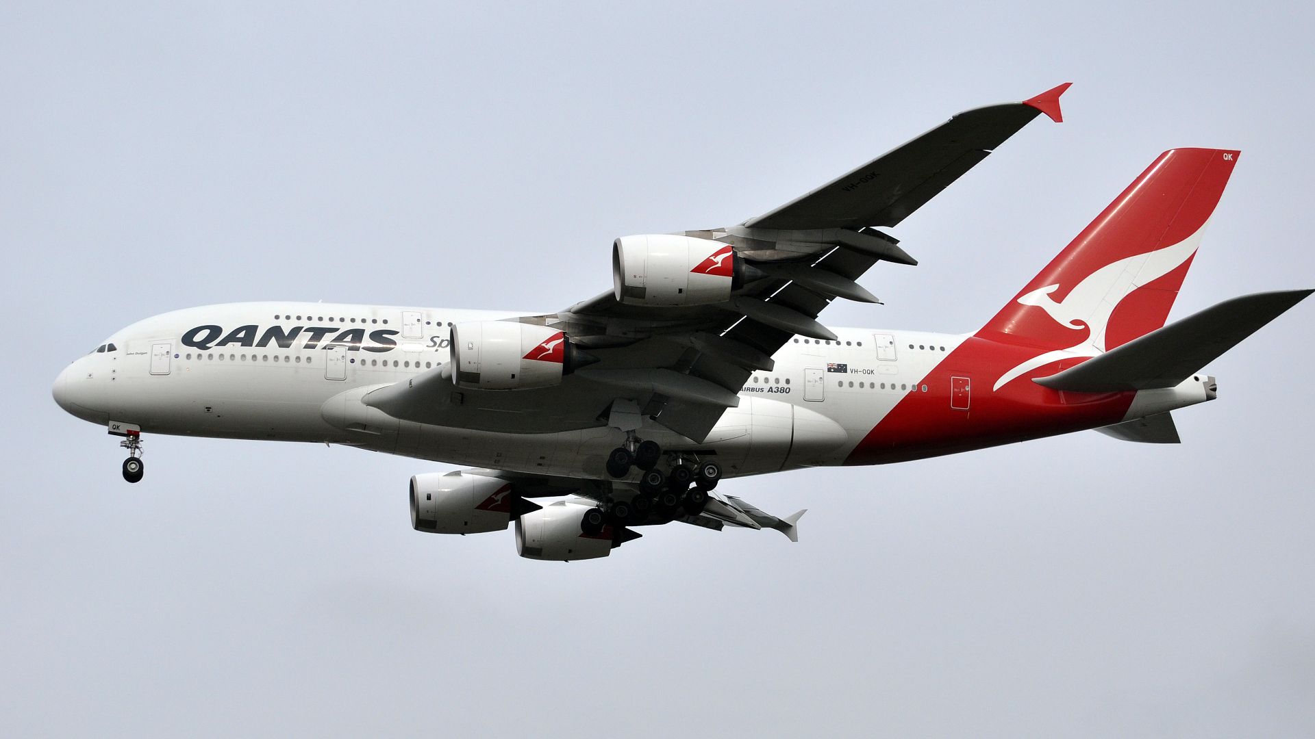 File:VH-OQK LHR (32779695977).jpg