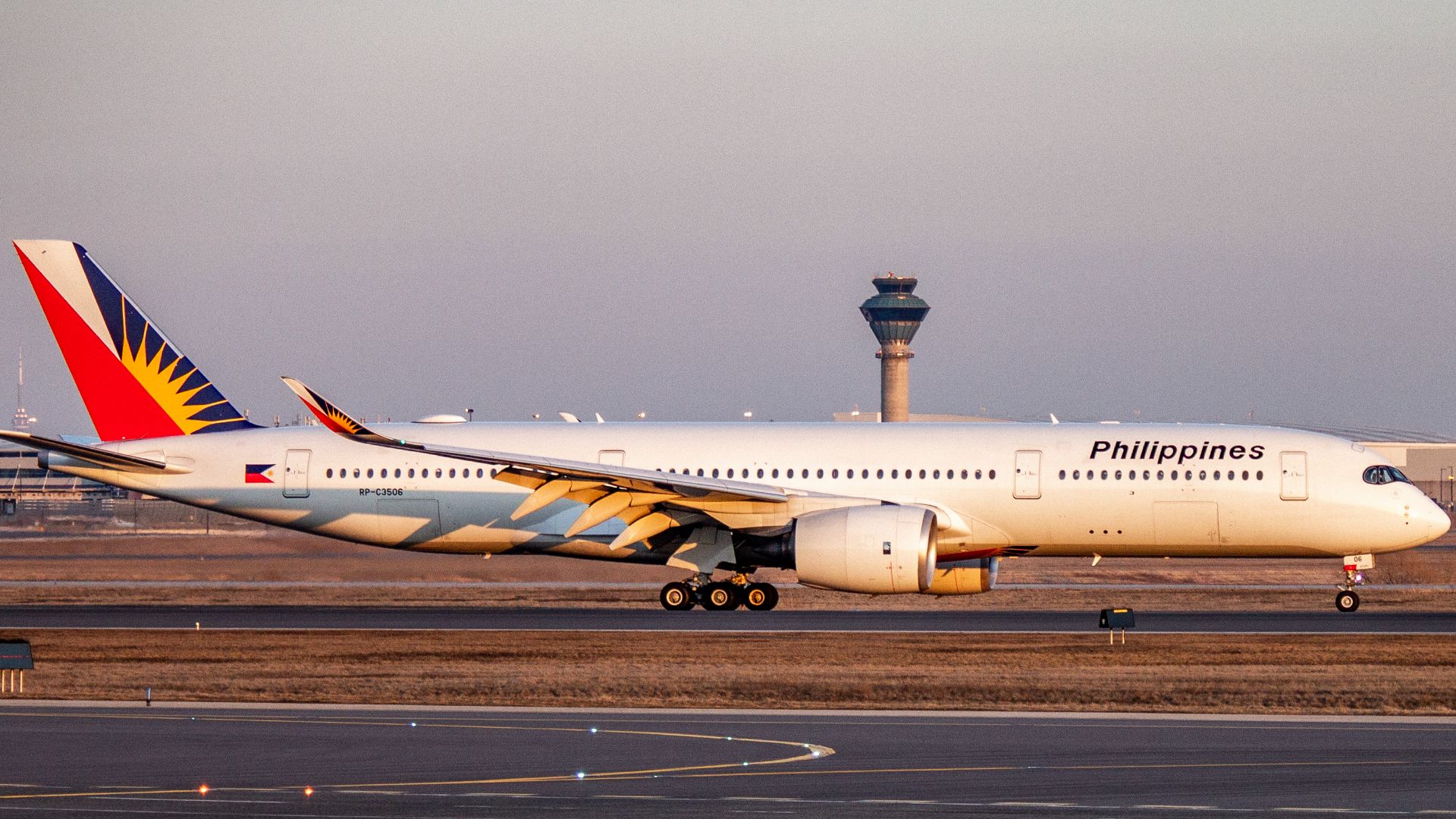File:Philippines Airlines Airbus A350-941 RP-C3506.jpg