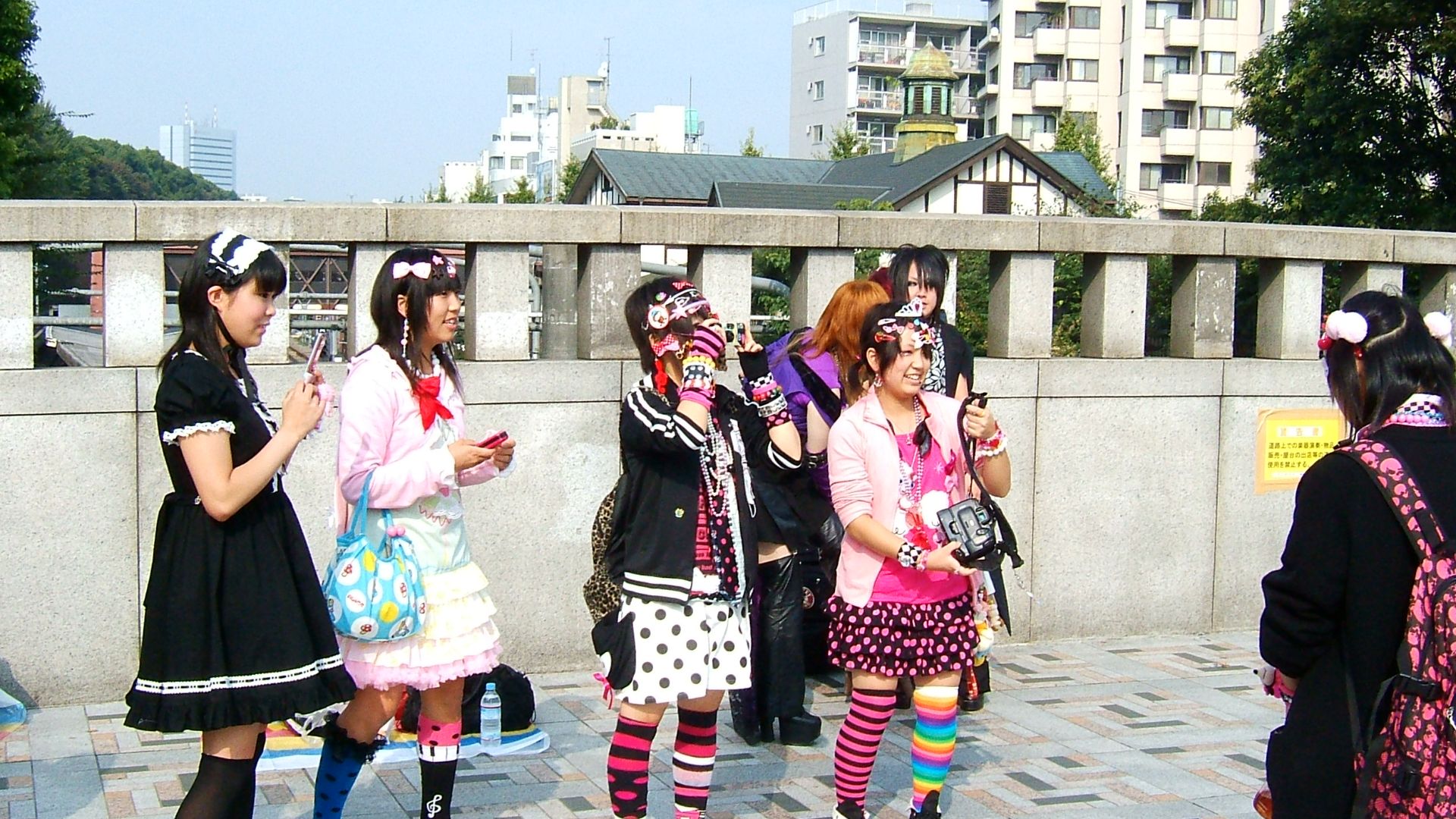 File:Harajuku girls, Tokyo.jpg
