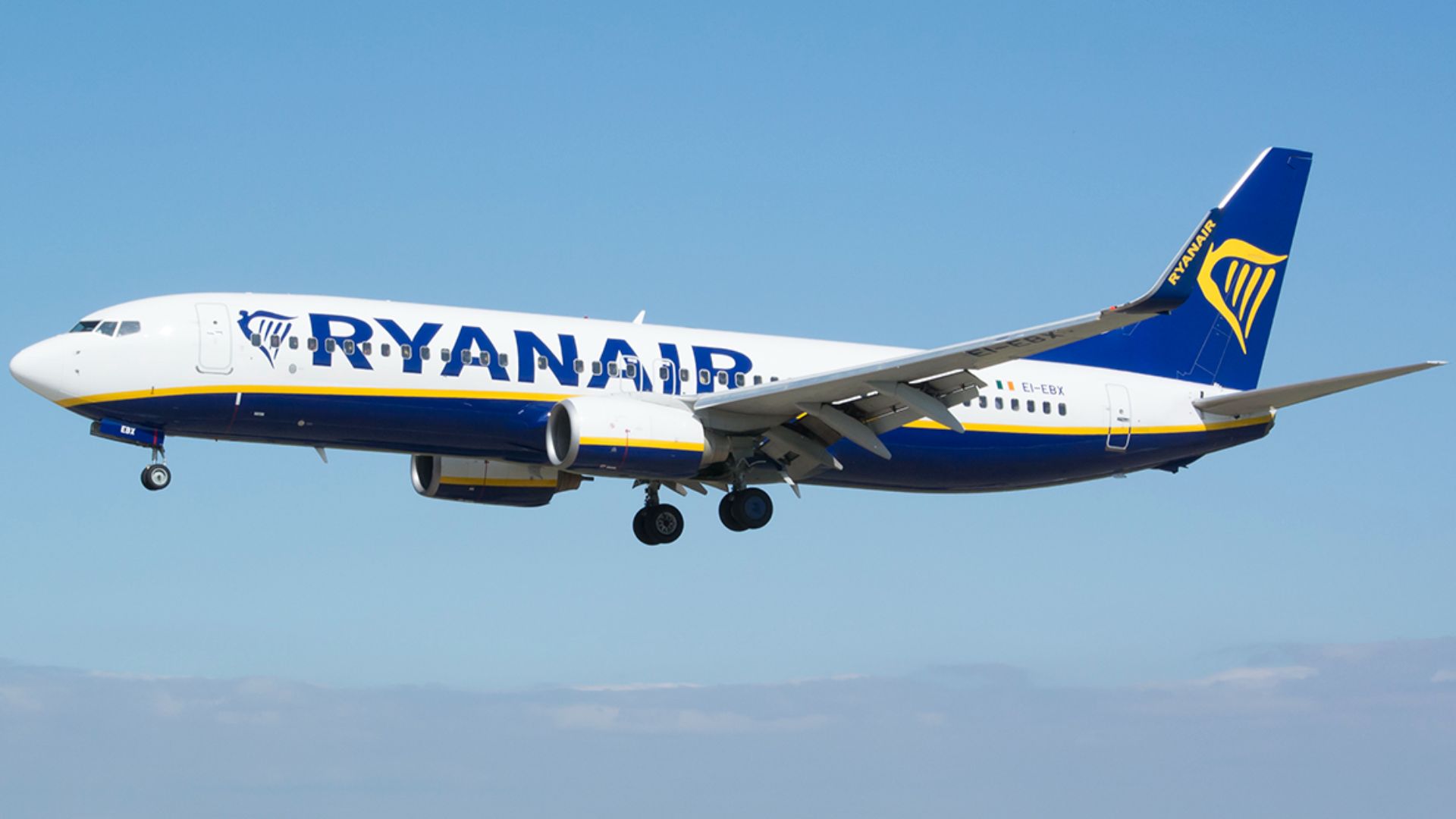 File:Ryanair Boeing 737-800 EI-EBX.jpg