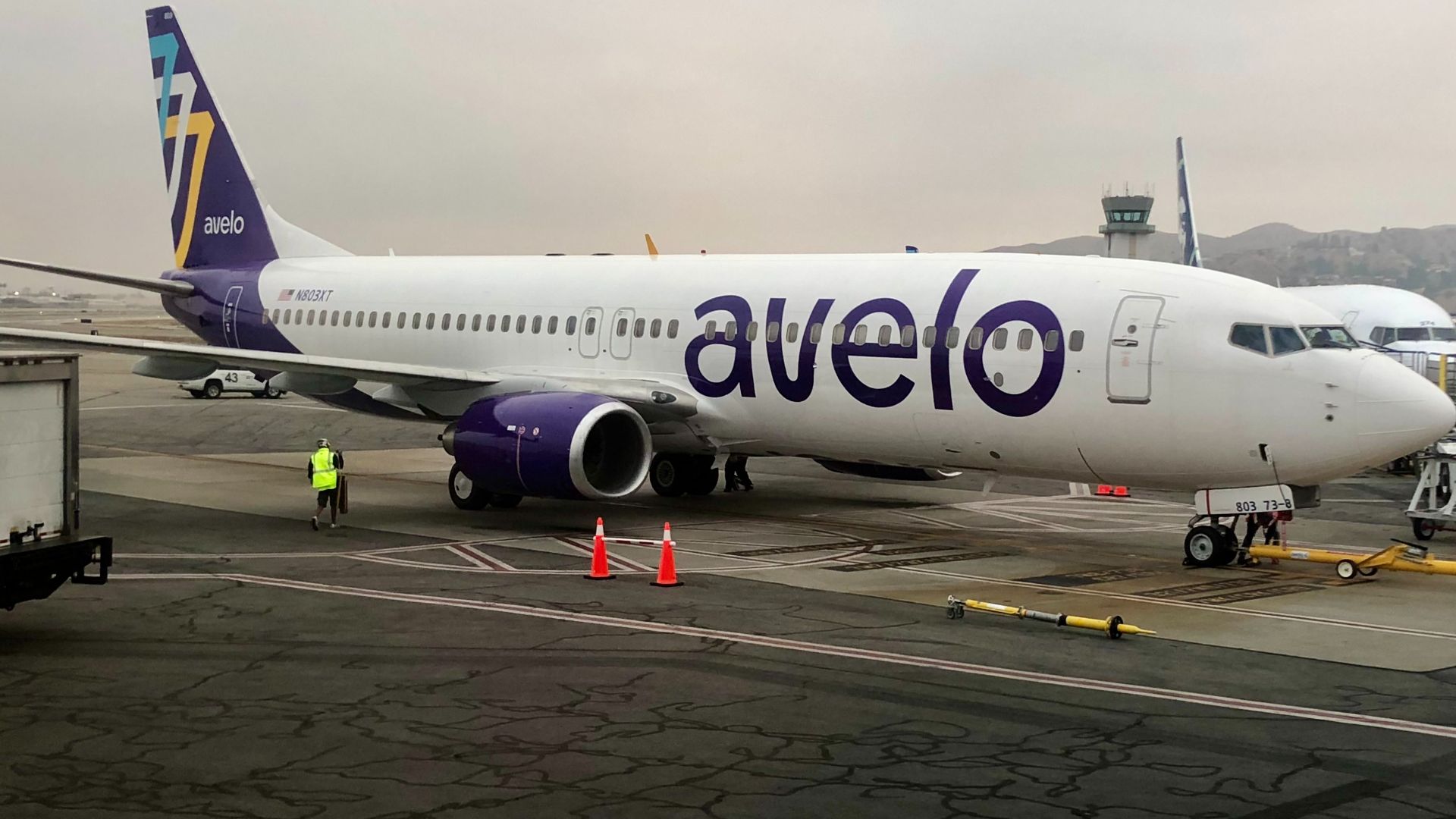 File:Avelo Airlines B737-800 (N803XT) @ BUR, May 2021.jpg