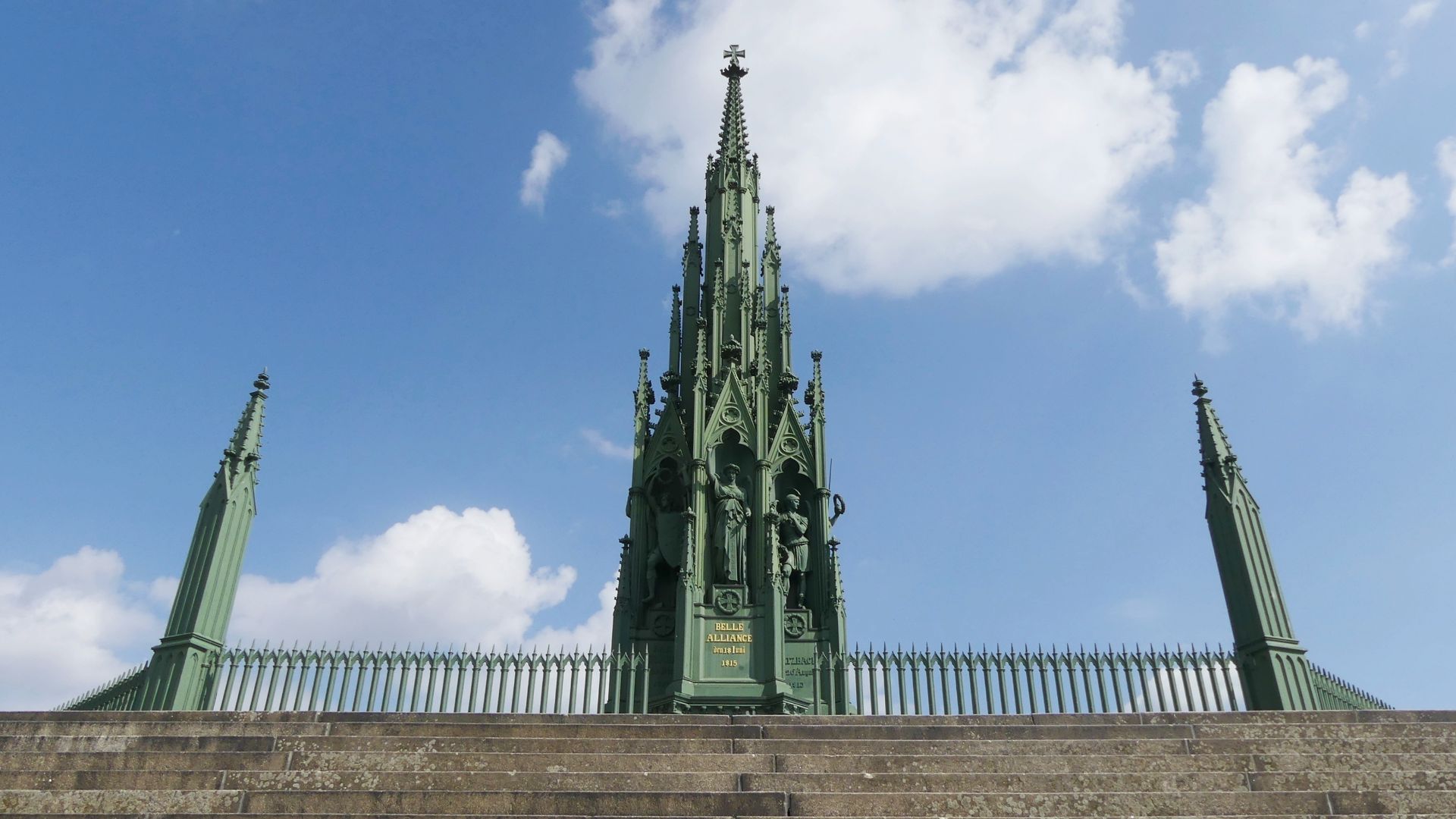 File:Berlin, Kreuzberg Denkmal.jpg