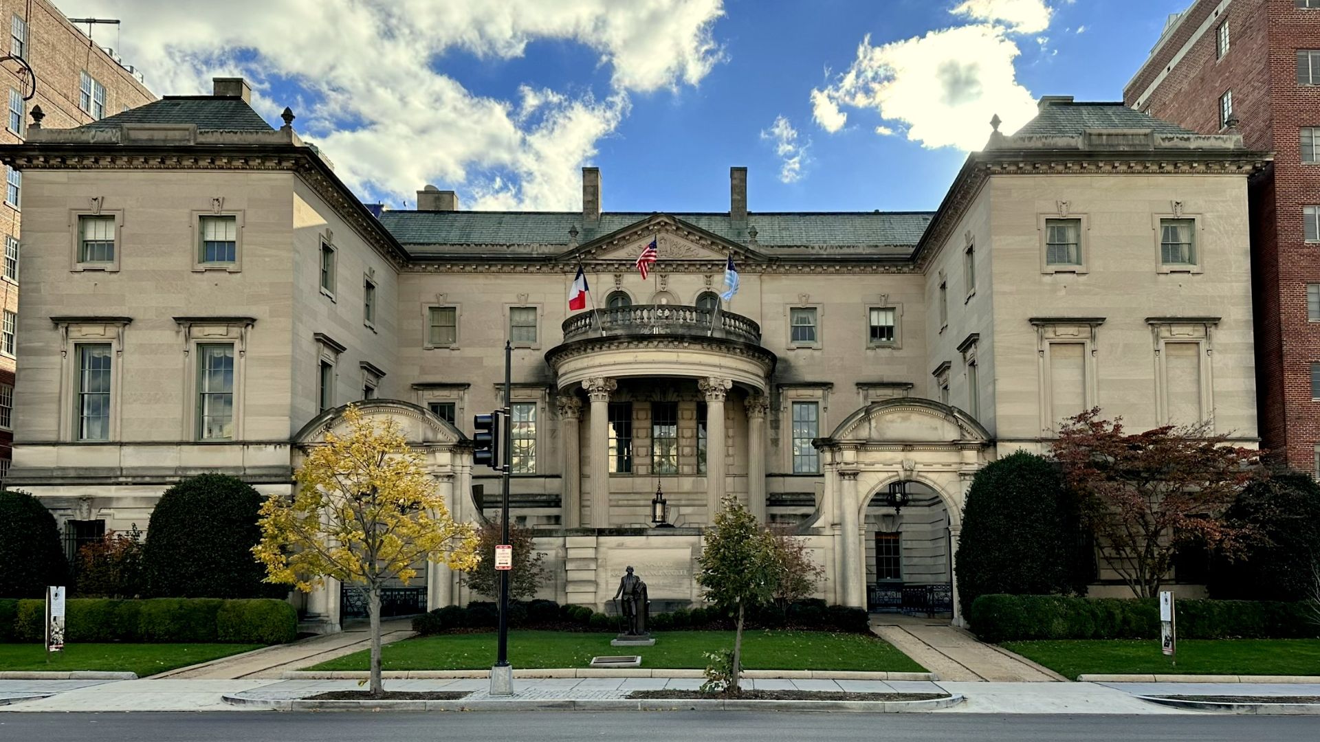File:Larz Anderson House - Society of the Cincinatti.jpg