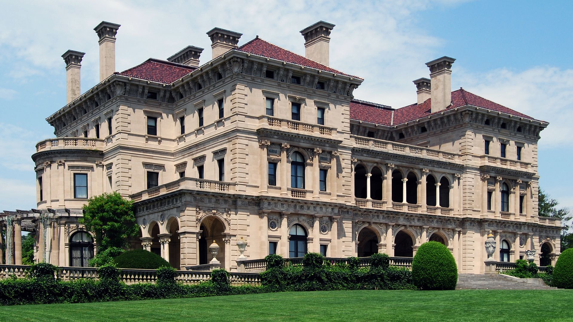 File:The Breakers Newport.jpg