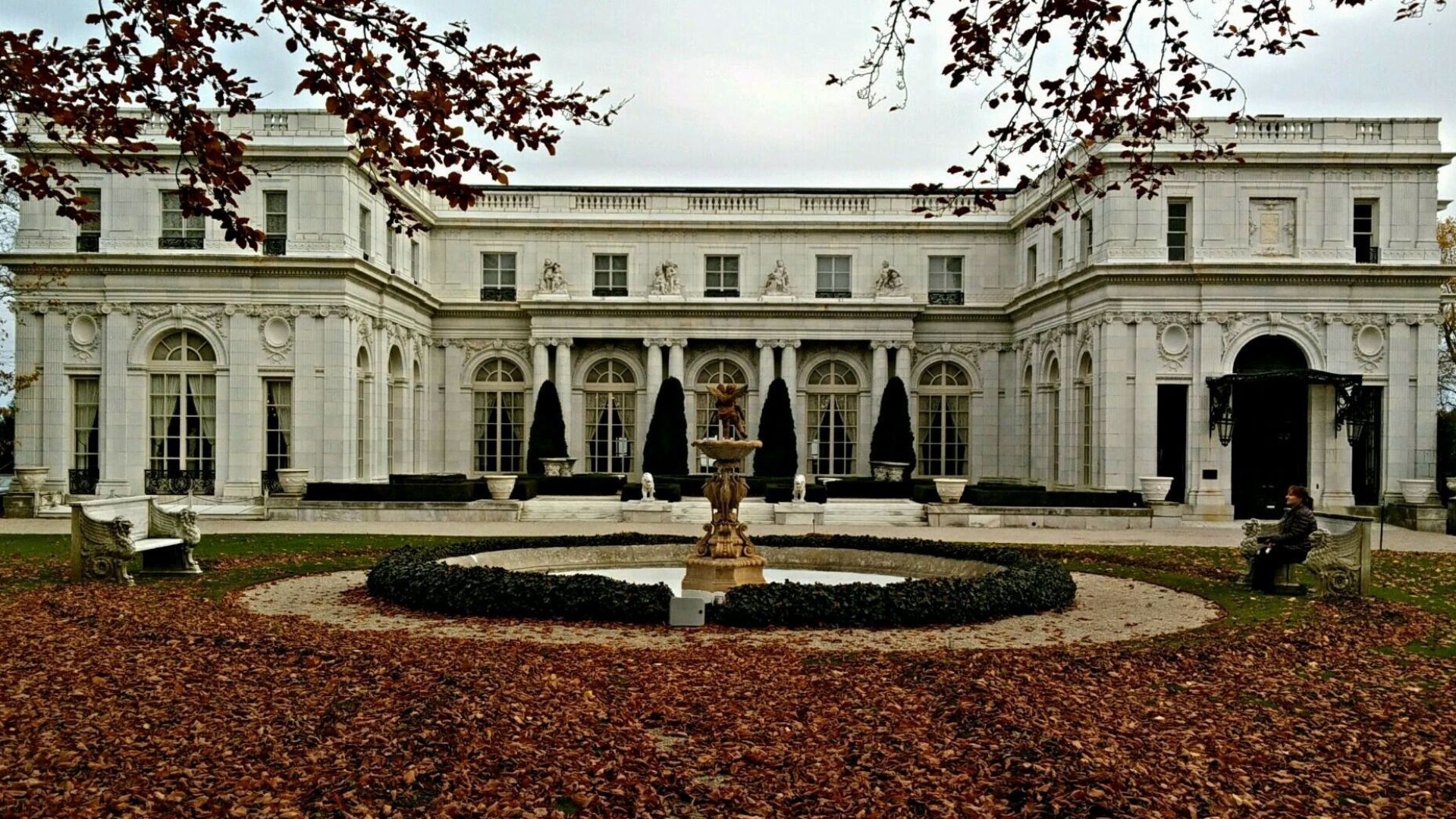 File:Rosecliff in the Fall.jpg