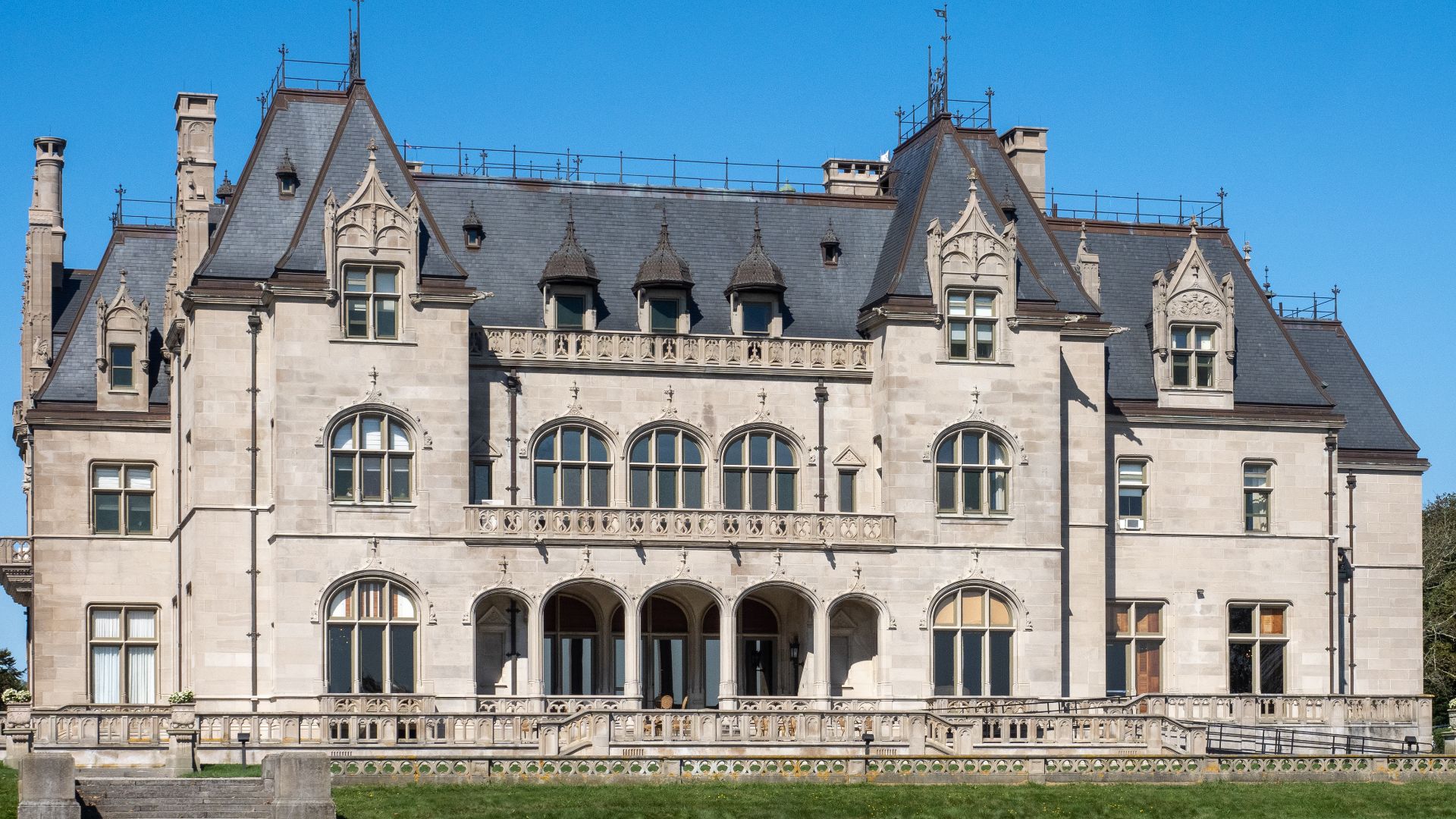 File:Ochre Court - Newport, RI (51487902411).jpg