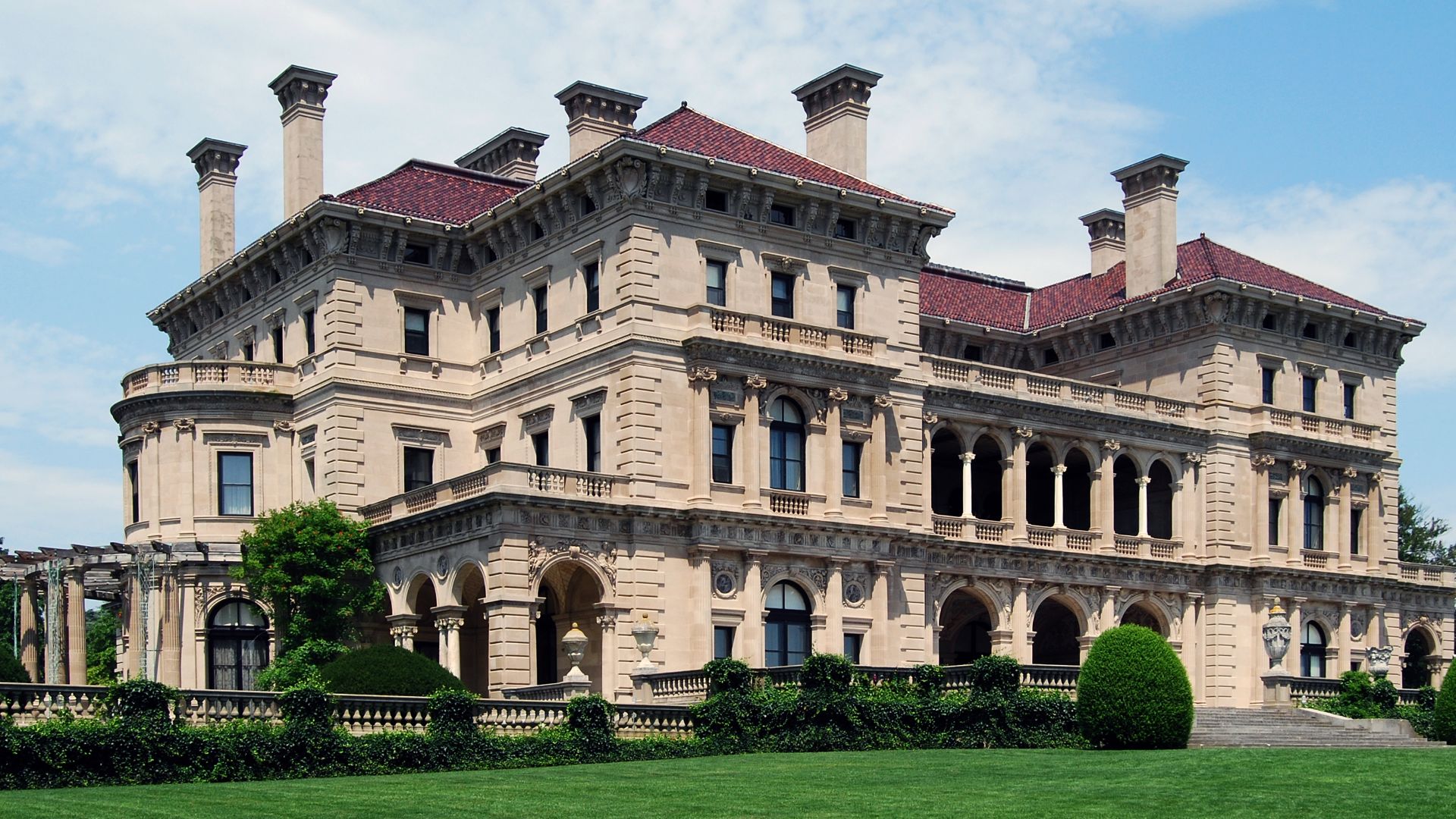 File:The Breakers Newport.jpg