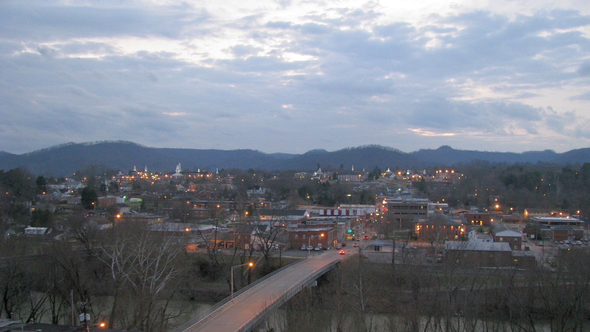 File:Williamsburg, Kentucky.jpg