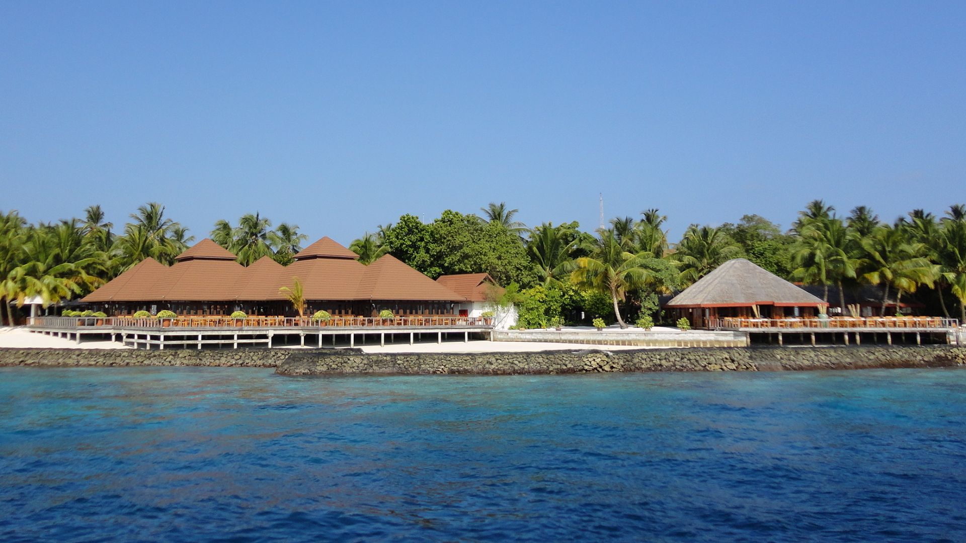 File:KURUMBA ISLAND AS SEEN FROM THE DIVING BOAT - panoramio (3).jpg