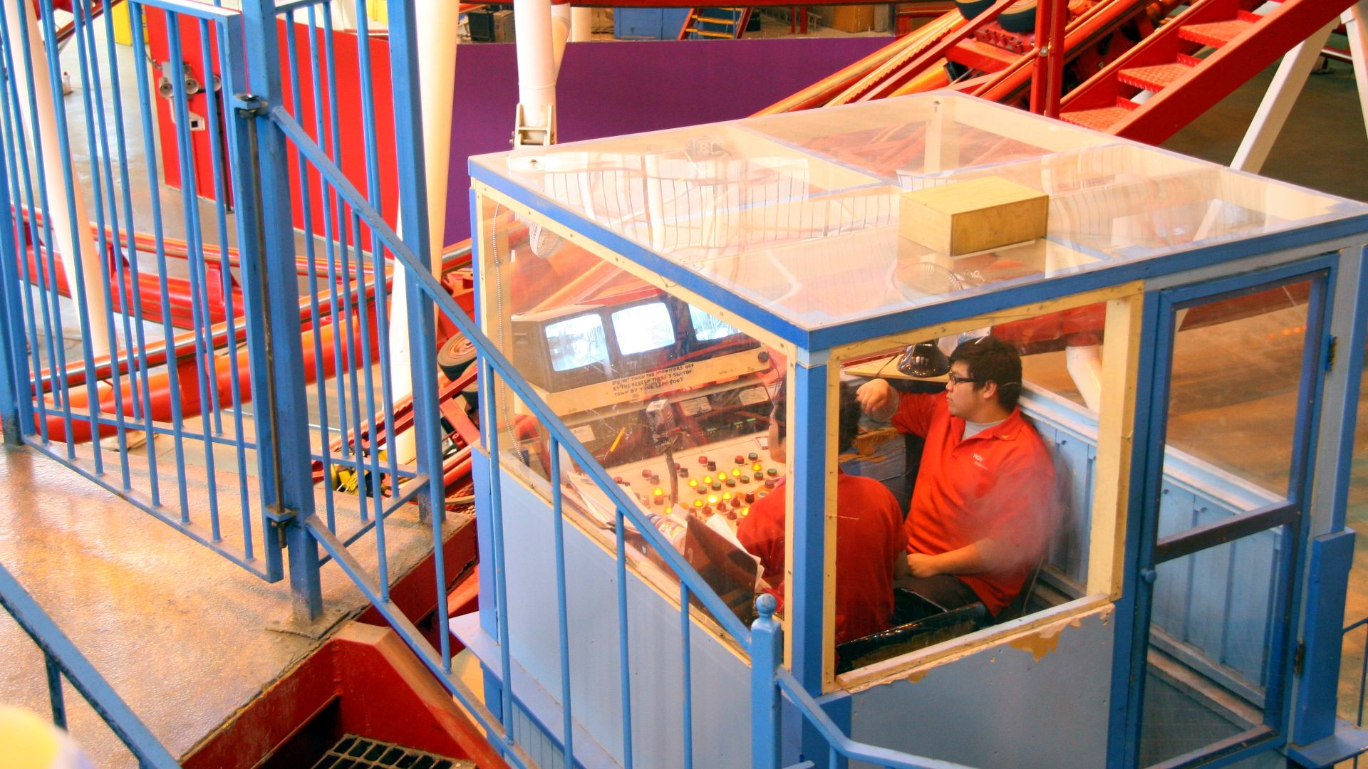 File:Ride operators (509170709).jpg