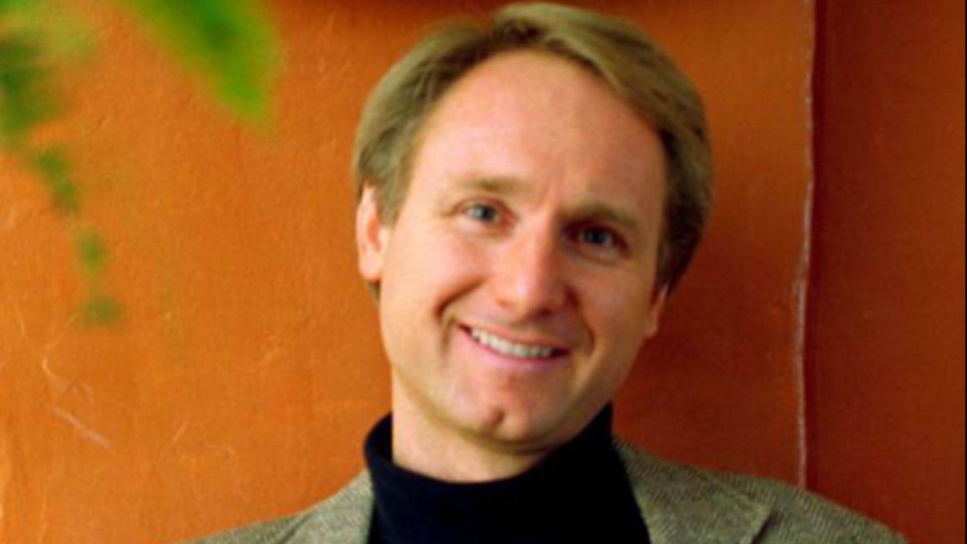 File:Dan Brown bookjacket cropped.jpg