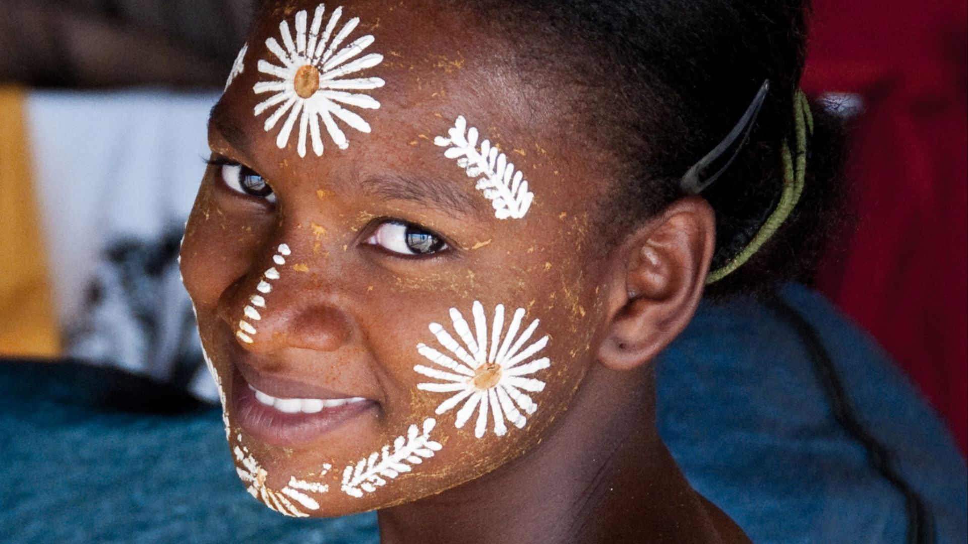 File:Malagasy girl in Nosy Be wearing masonjoany 2011.jpg